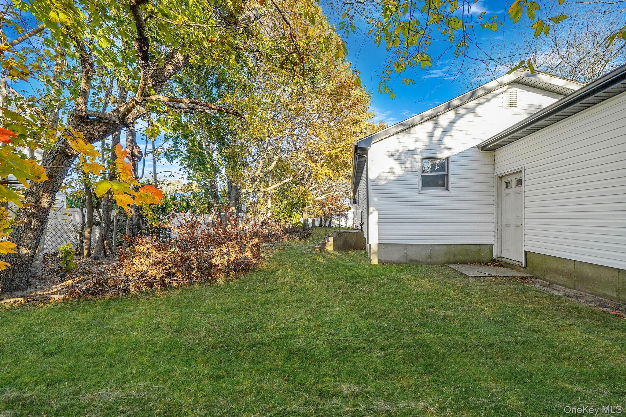 Single Family Erie  Suffolk County, NY 11741, MLS-930752-34