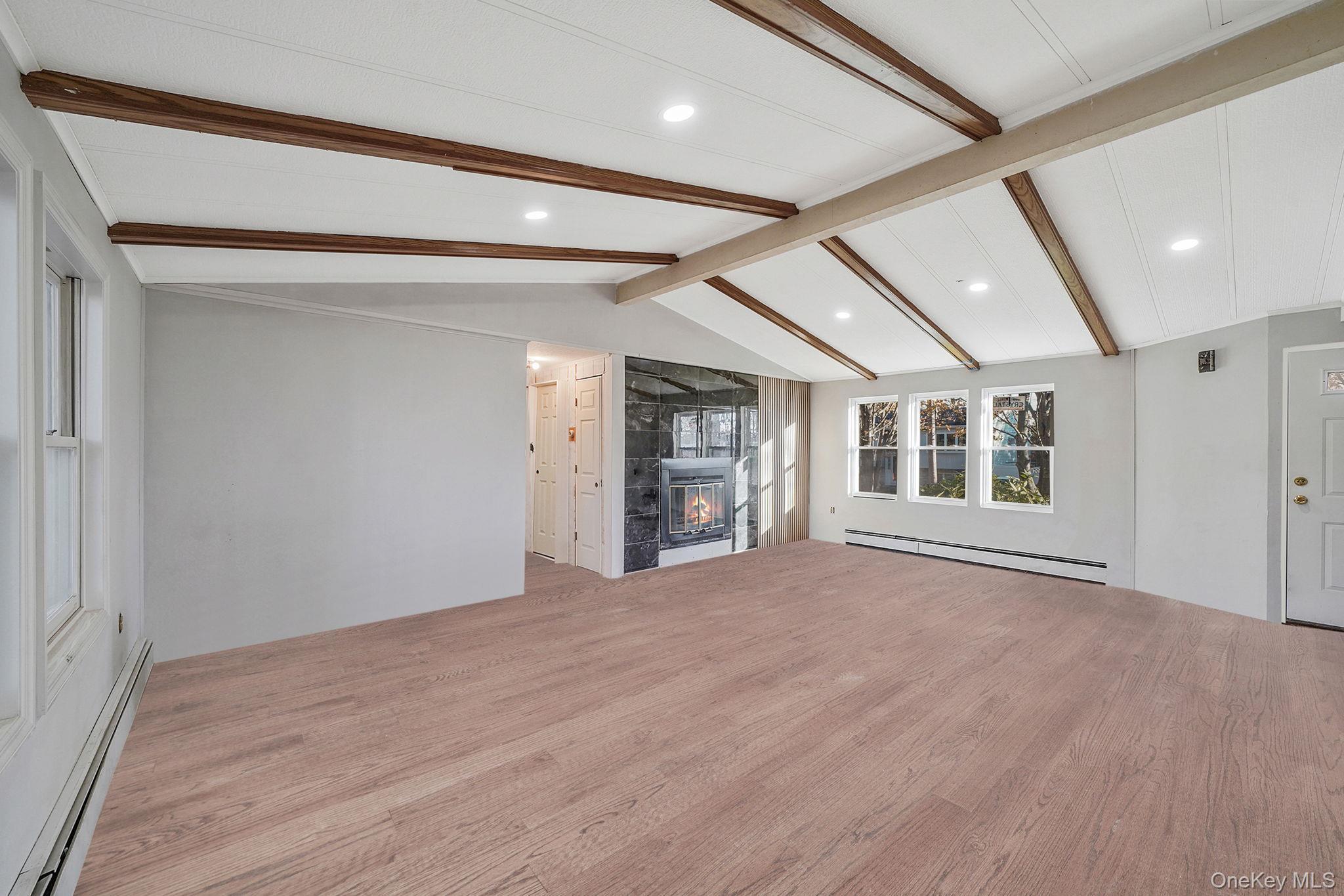 Single Family Erie  Suffolk County, NY 11741, MLS-930752-4