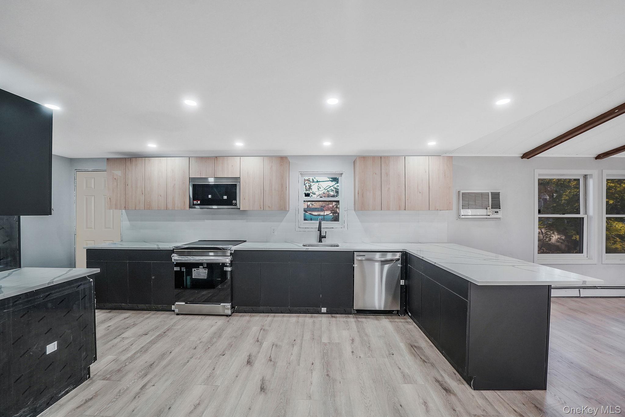 Single Family Erie  Suffolk County, NY 11741, MLS-930752-7