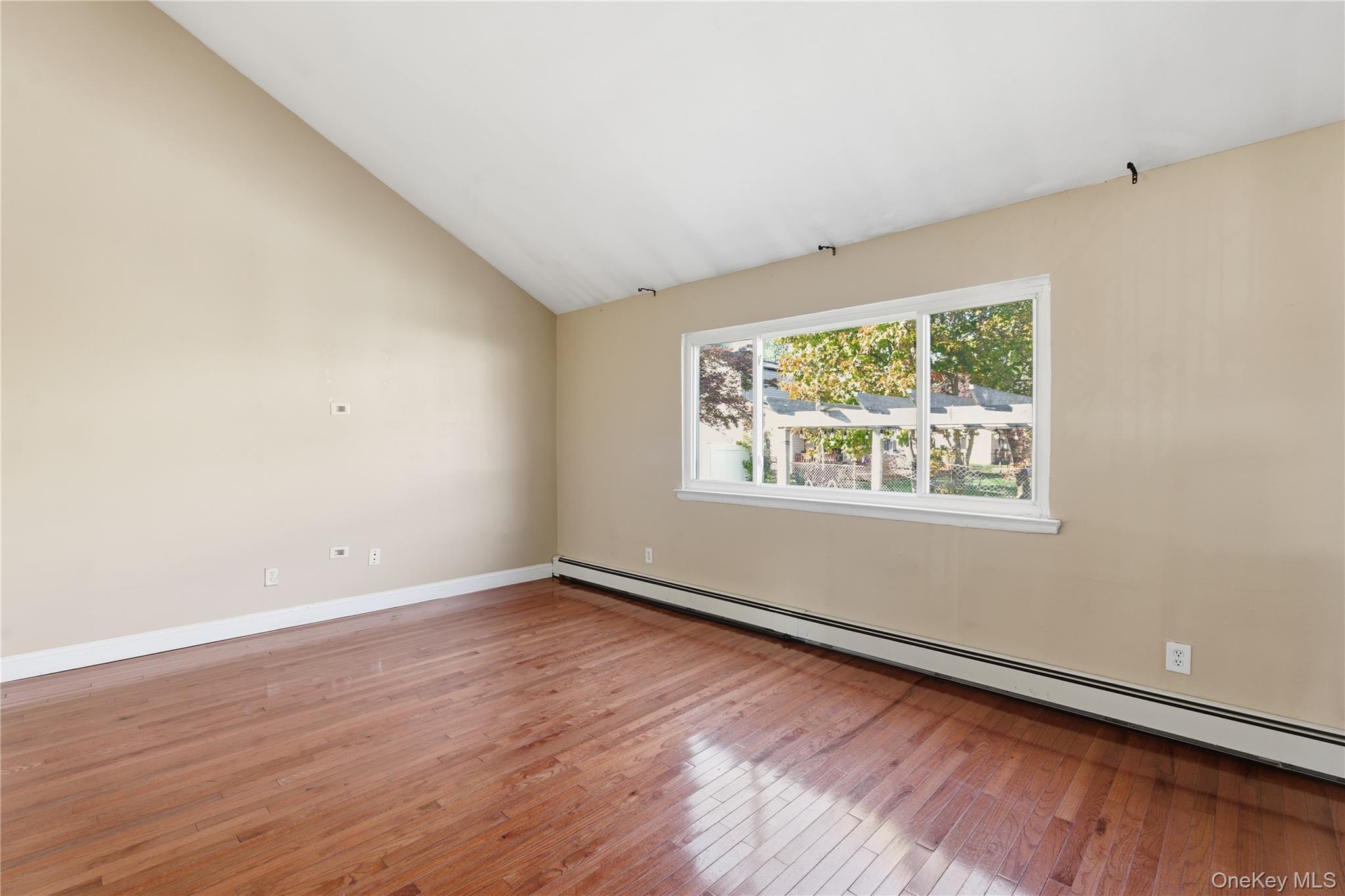 Single Family Date  Suffolk County, NY 11722, MLS-930765-6