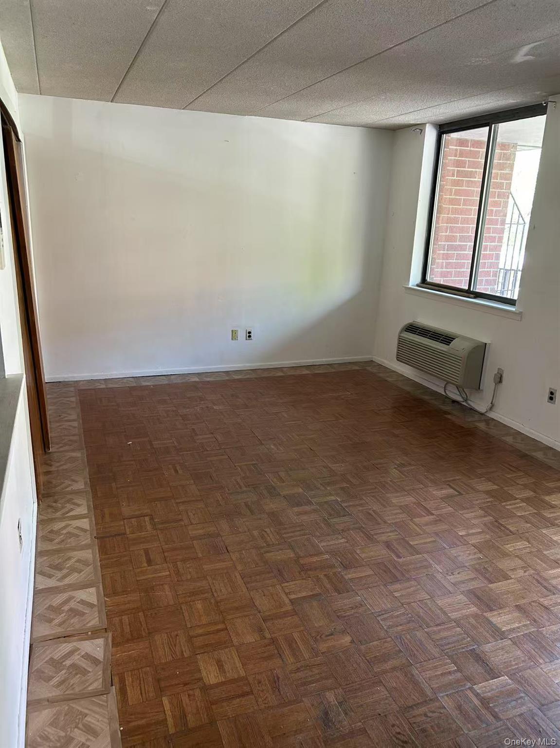 Condo 35th  Queens, NY 11354, MLS-930805-4