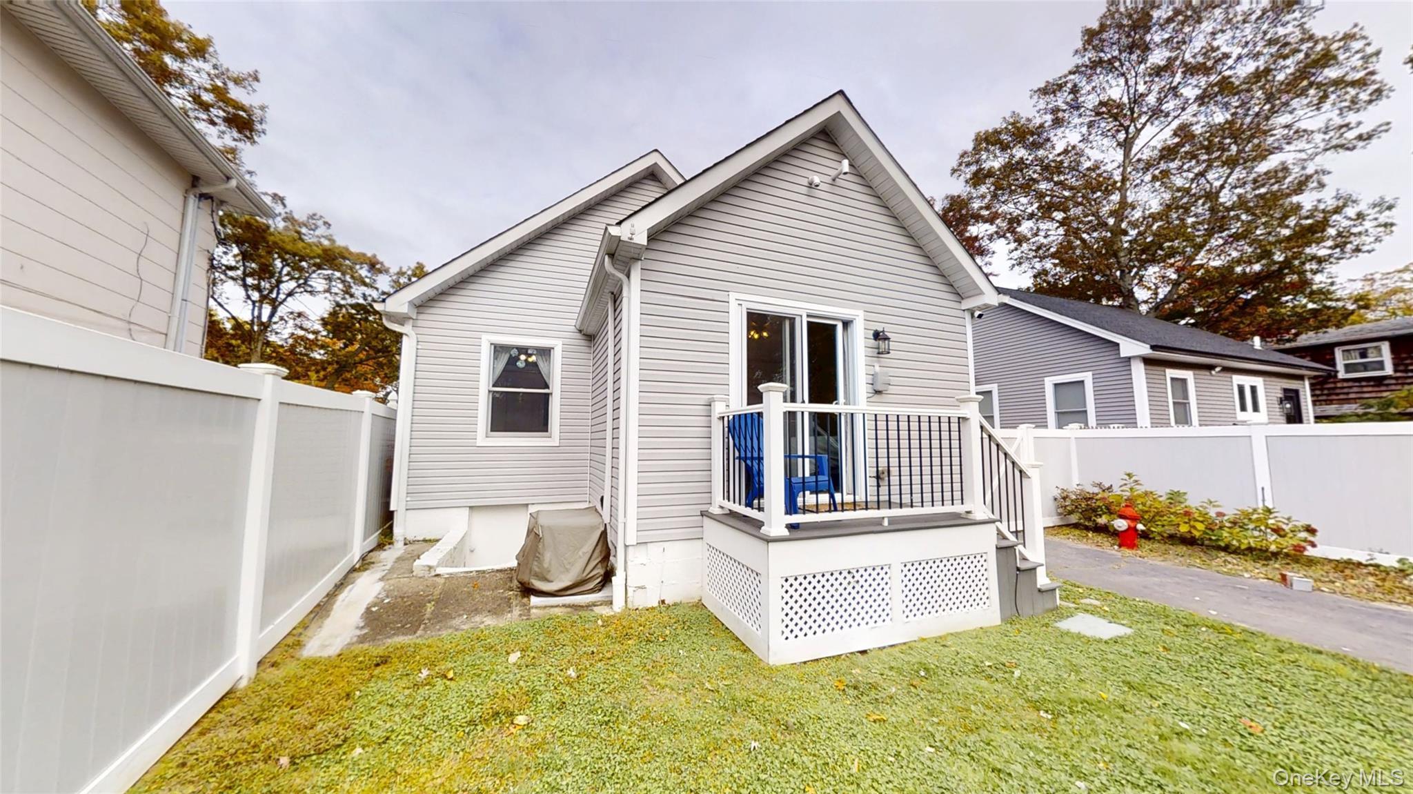 Single Family Woodrow  Suffolk County, NY 11704, MLS-930814-13