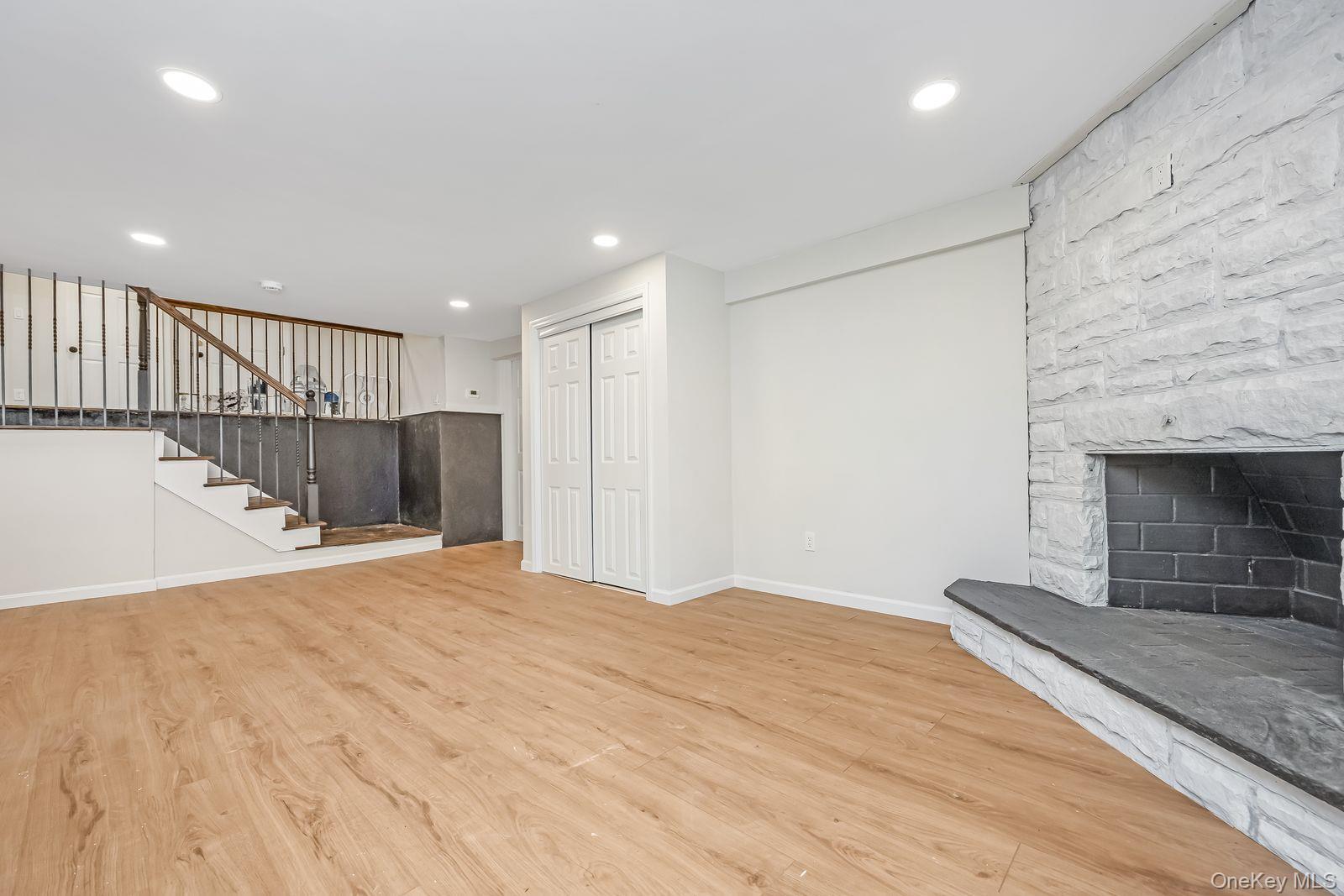 Single Family Gillette Suffolk County, NY 11772, MLS-930859-34