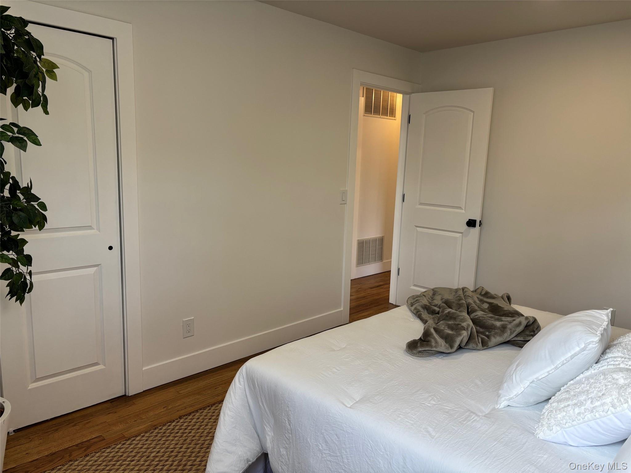 Single Family Loop  Suffolk County, NY 11782, MLS-930881-25