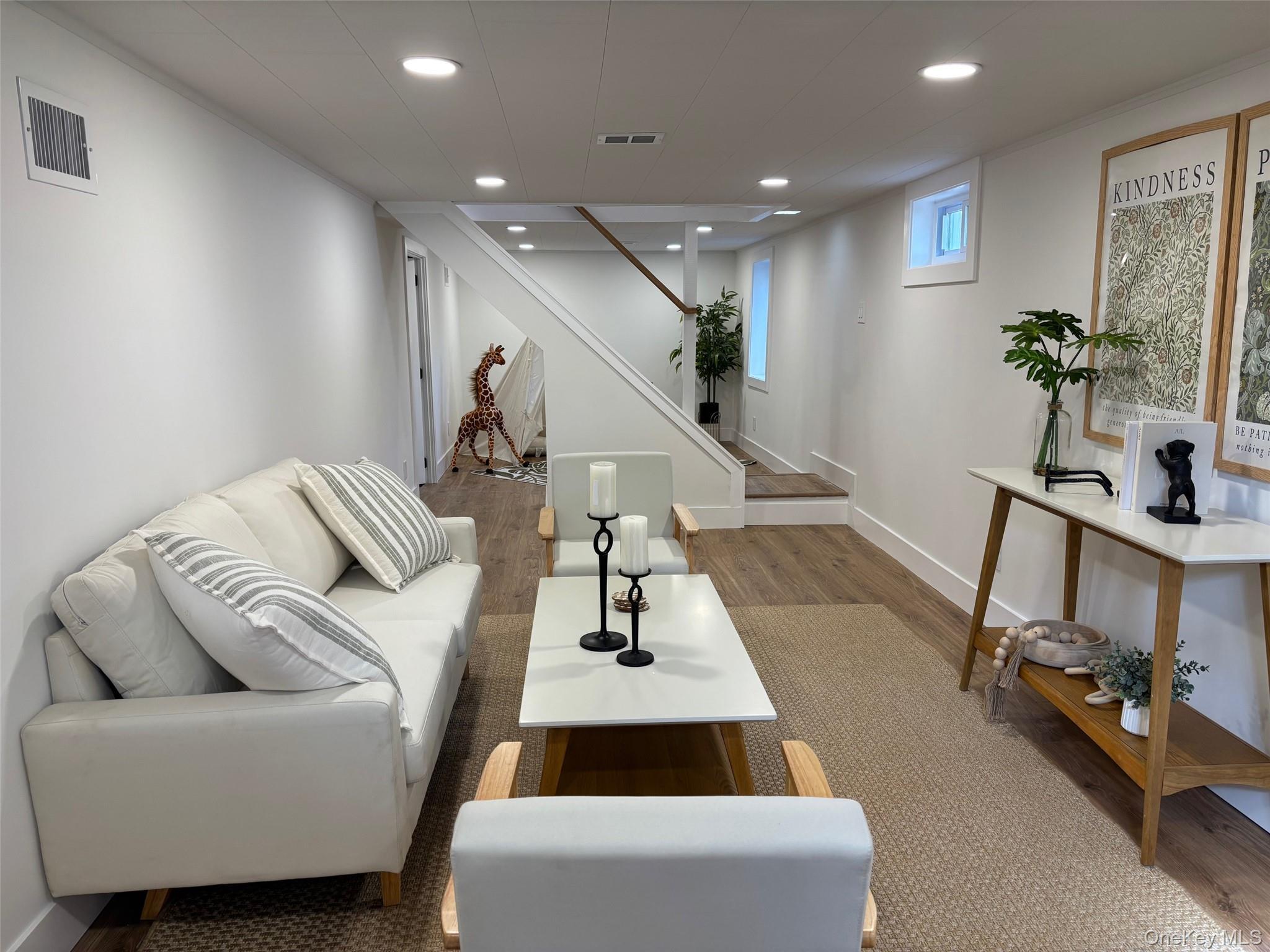 Single Family Loop  Suffolk County, NY 11782, MLS-930881-33