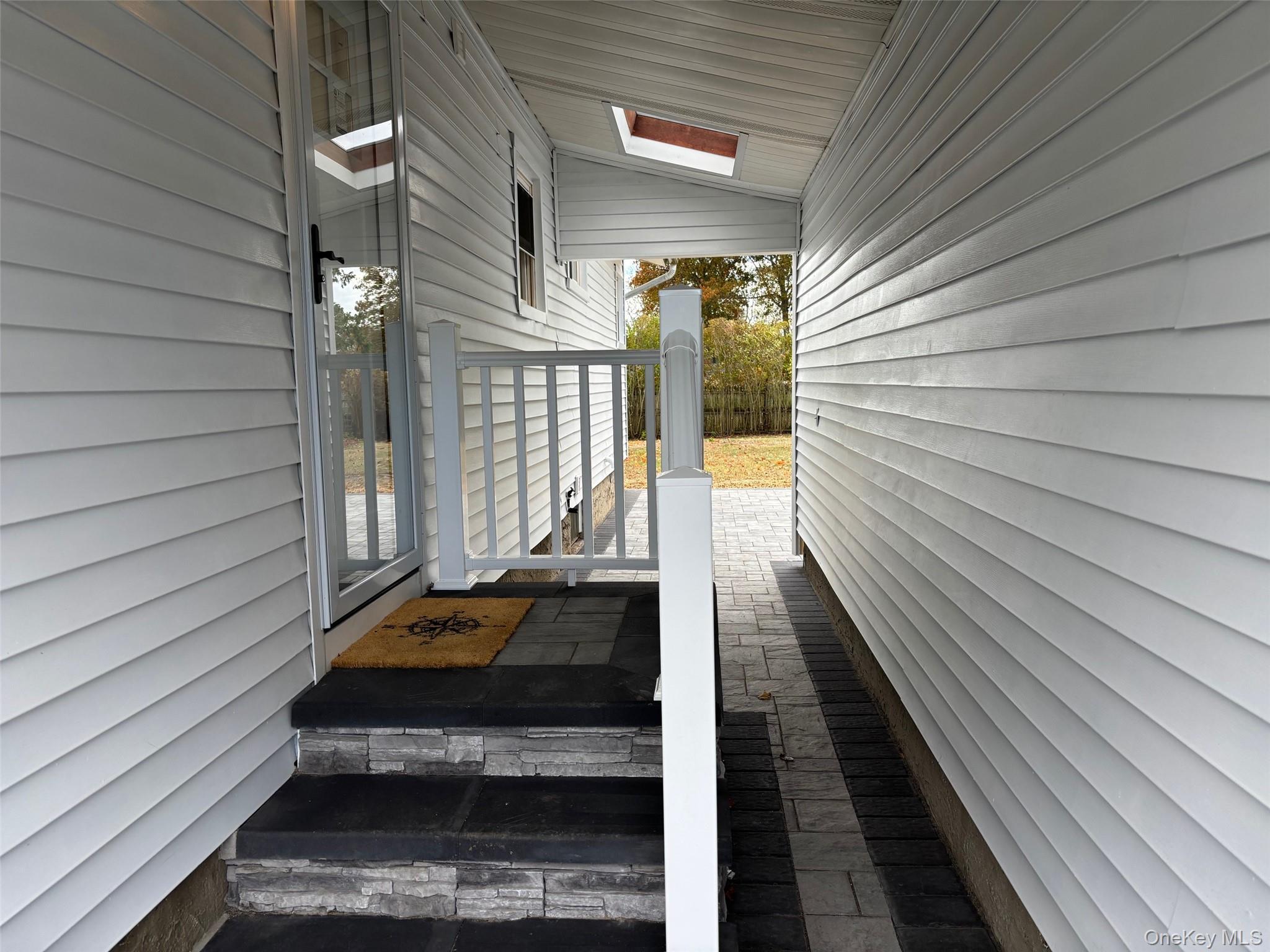 Single Family Loop  Suffolk County, NY 11782, MLS-930881-36