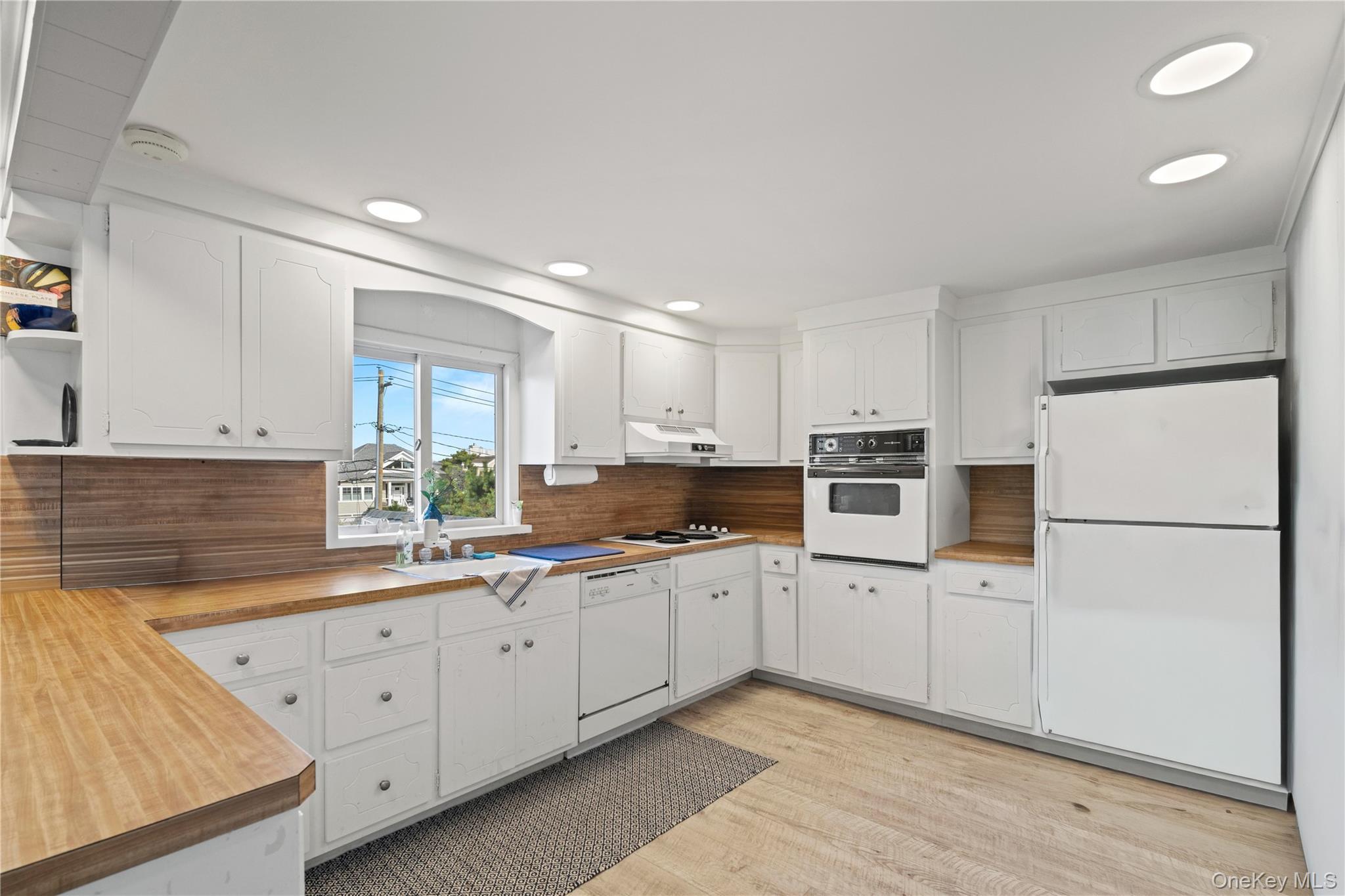 Single Family Dune Suffolk County, NY 11977, MLS-930904-8