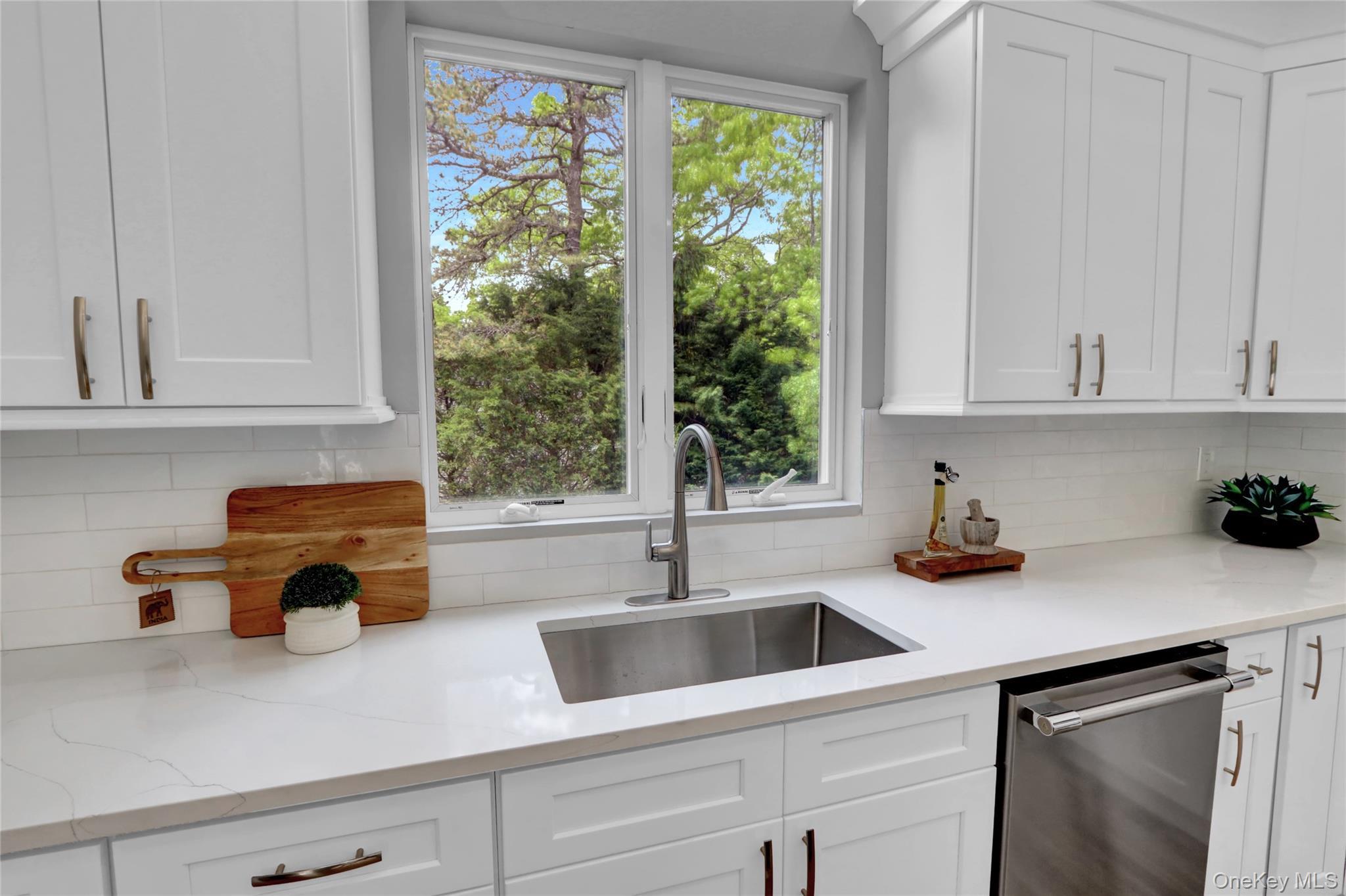 Single Family Red Creek Suffolk County, NY 11946, MLS-930929-16