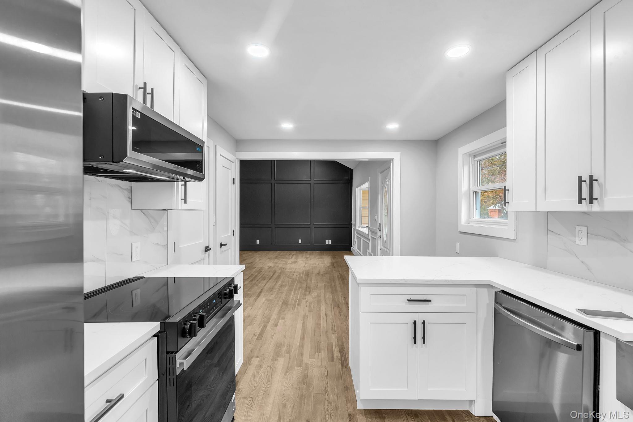 Single Family Macdonald Suffolk County, NY 11713, MLS-930969-12