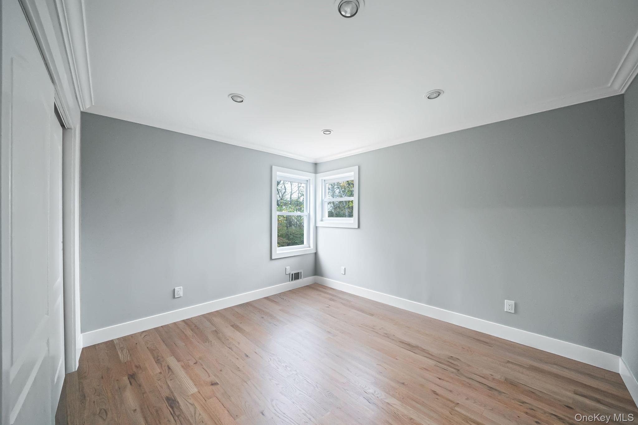 Single Family Macdonald Suffolk County, NY 11713, MLS-930969-13