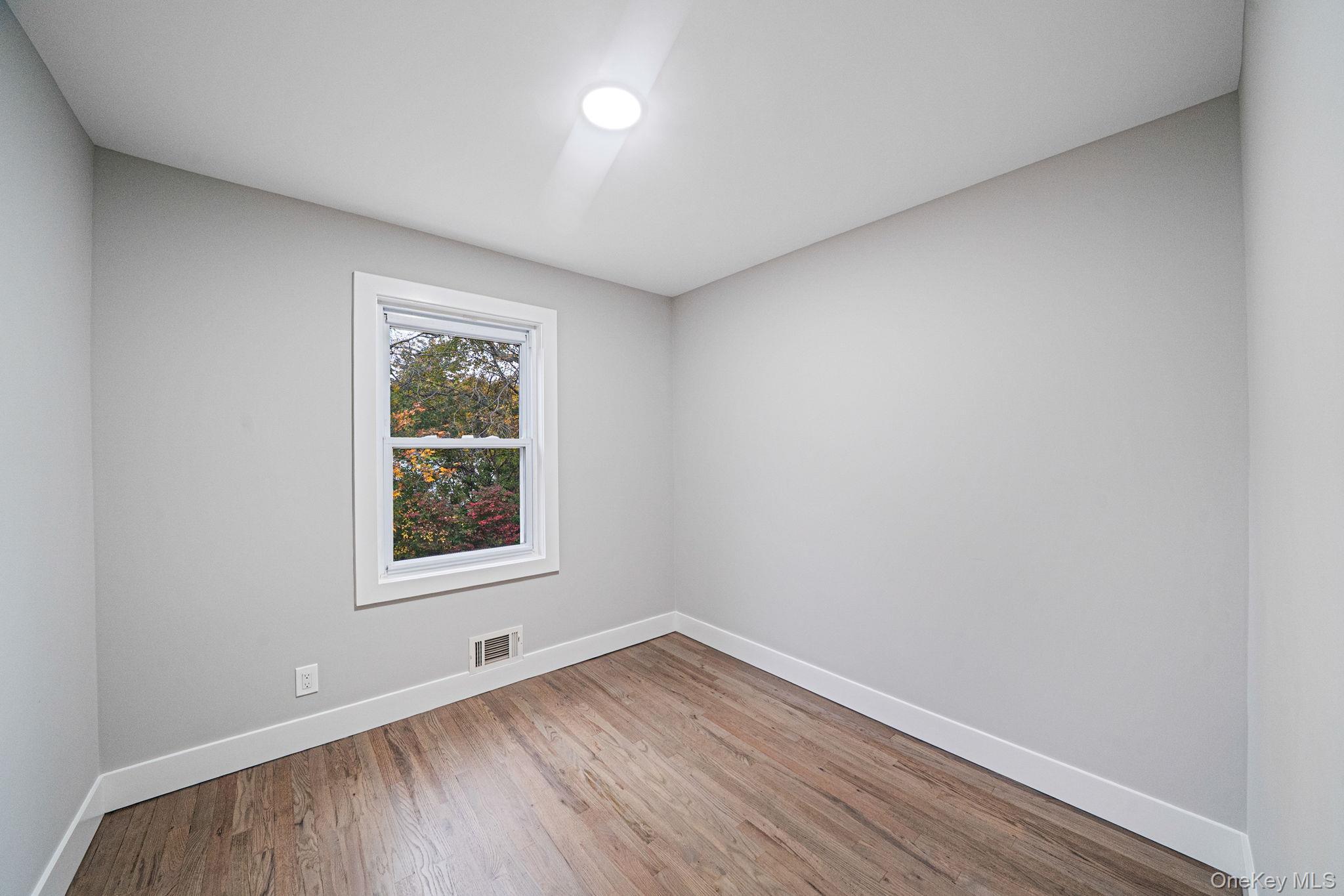 Single Family Macdonald Suffolk County, NY 11713, MLS-930969-15