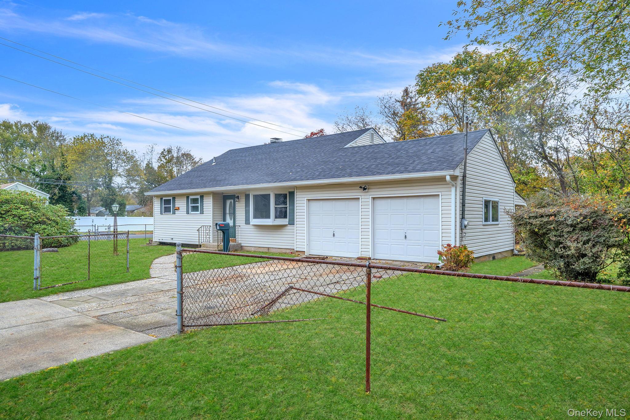 Single Family Macdonald Suffolk County, NY 11713, MLS-930969-2