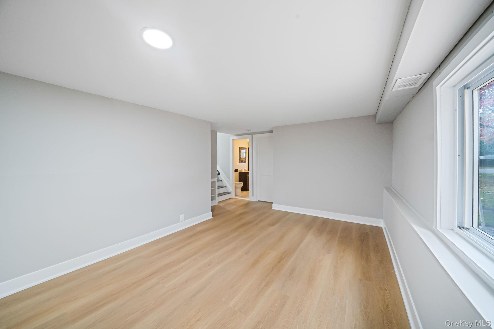 Single Family Macdonald Suffolk County, NY 11713, MLS-930969-23