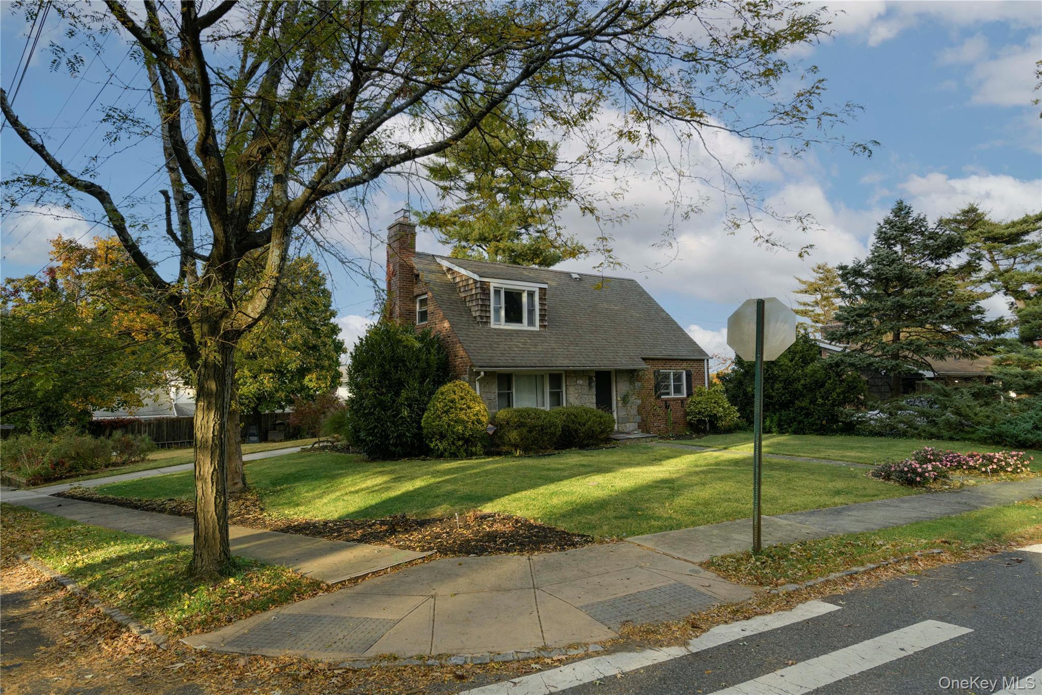 Single Family Park Queens, NY 11363, MLS-930972-2