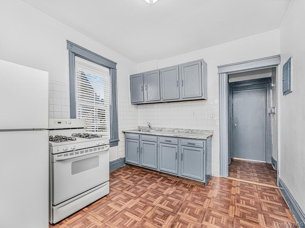 Single Family E 218th  Bronx, NY 10467, MLS-930987-7