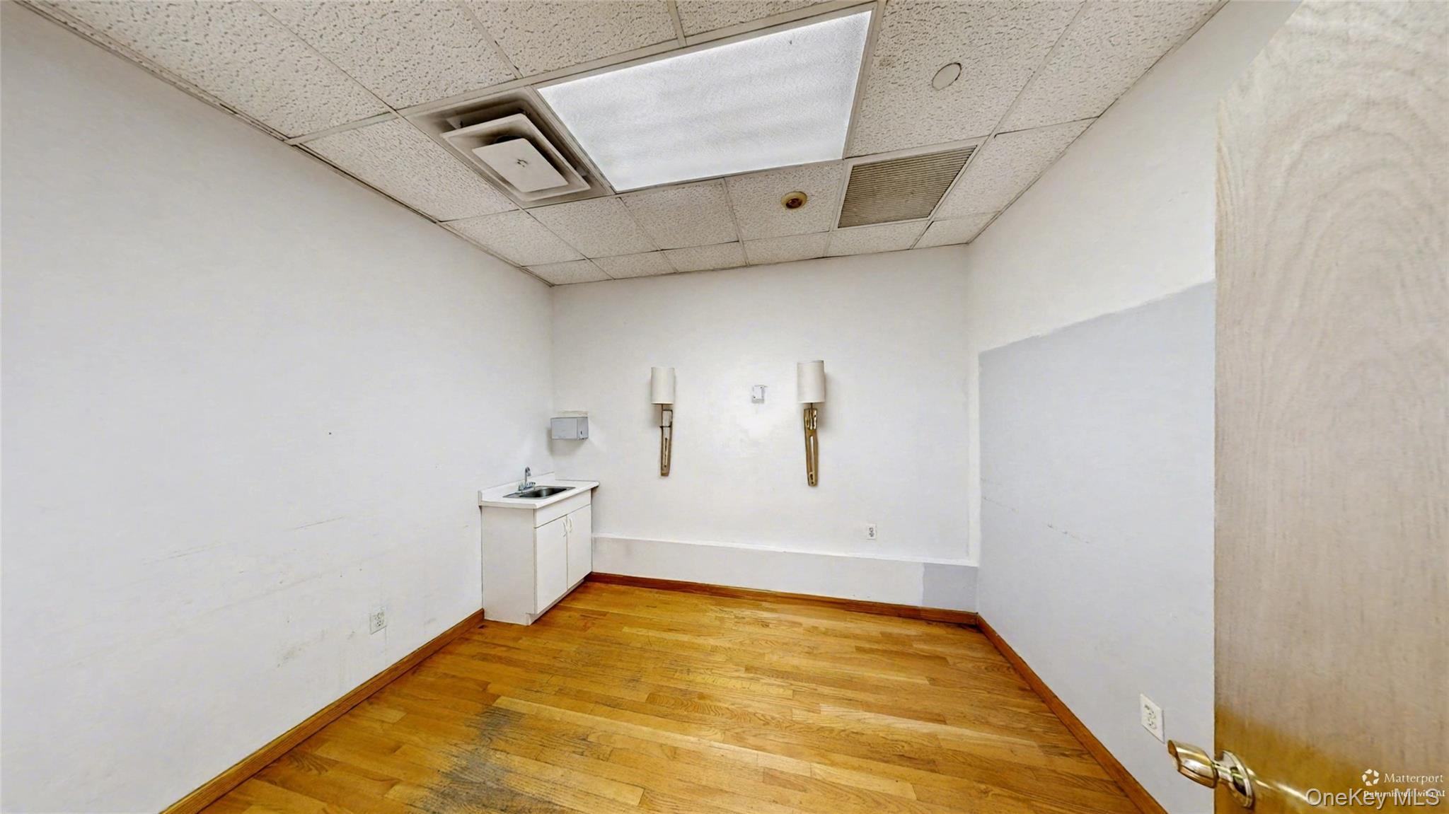 Commercial Lease Norman Brooklyn, NY 11222, MLS-931007-14