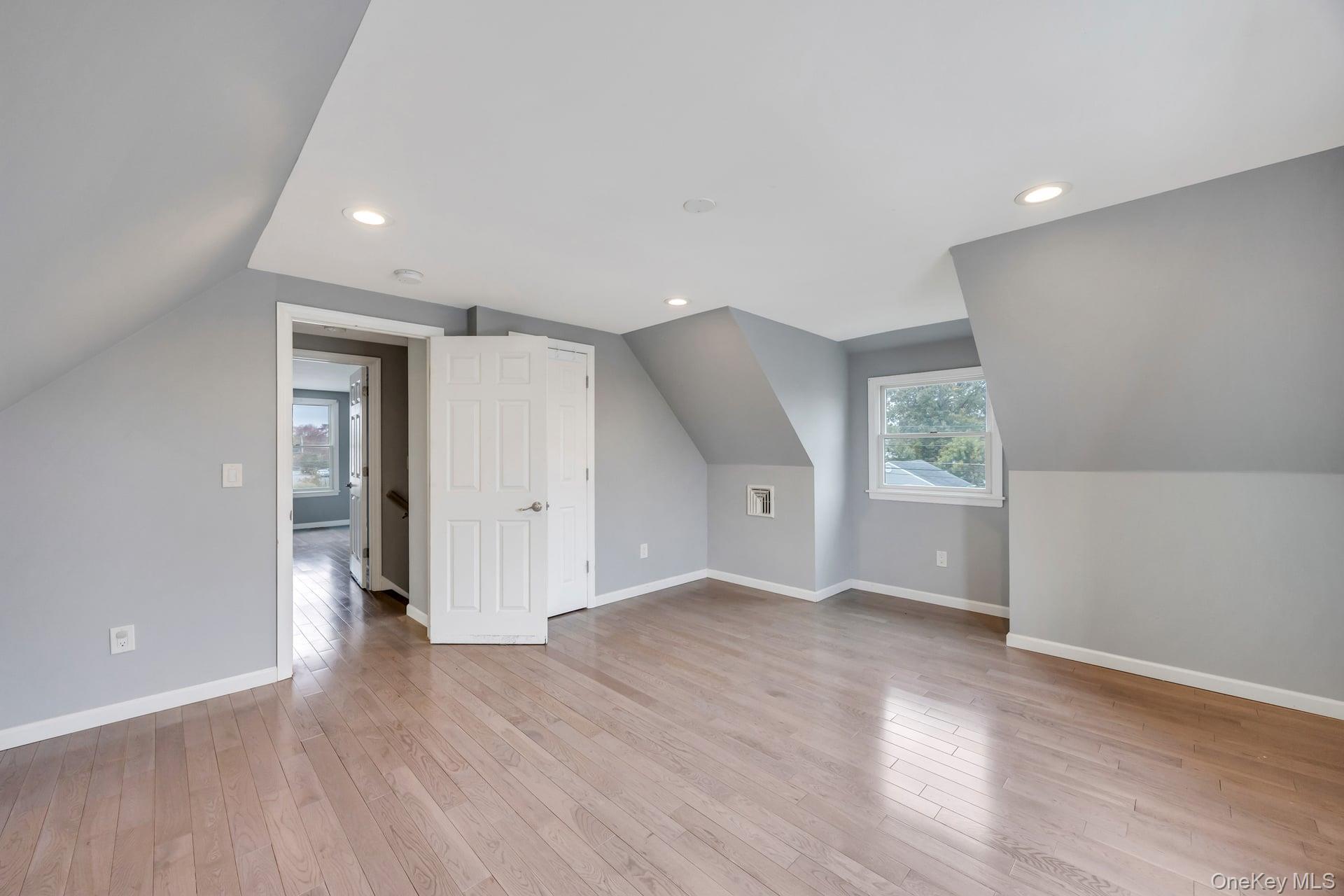 Single Family Parkside  Suffolk County, NY 11726, MLS-931028-11