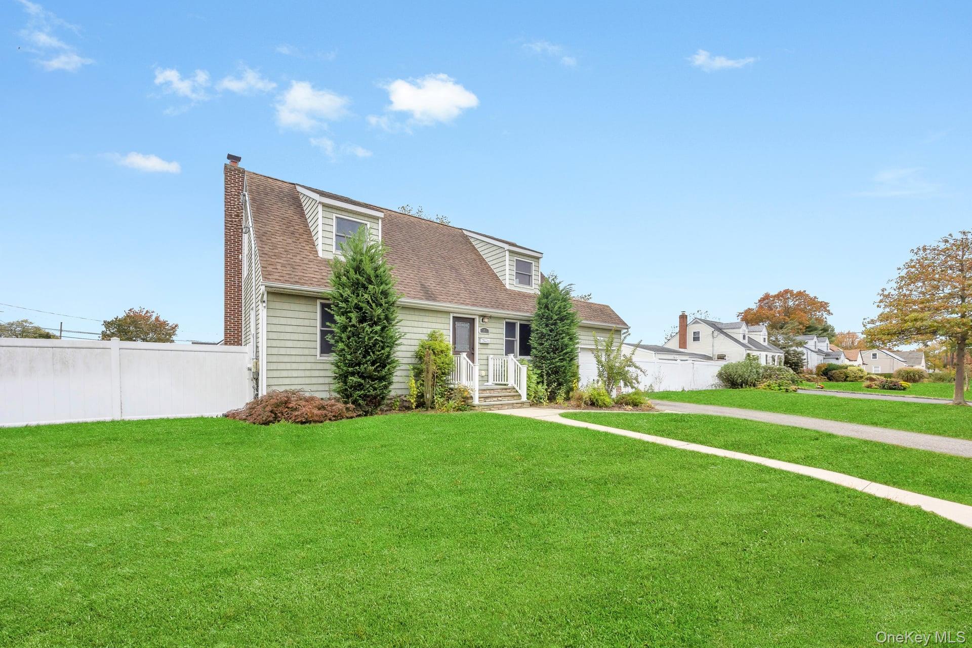 Single Family Parkside  Suffolk County, NY 11726, MLS-931028-2