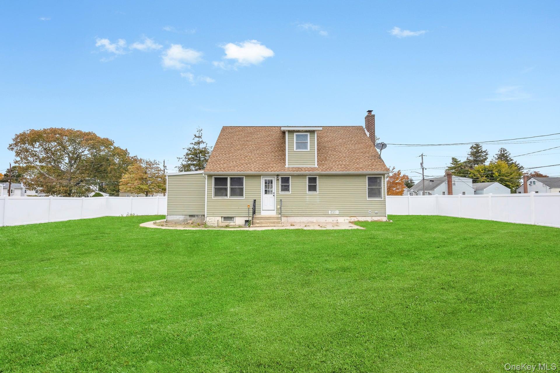 Single Family Parkside  Suffolk County, NY 11726, MLS-931028-23