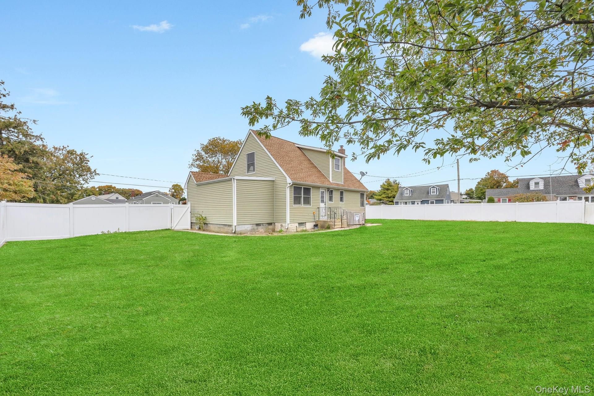 Single Family Parkside  Suffolk County, NY 11726, MLS-931028-24