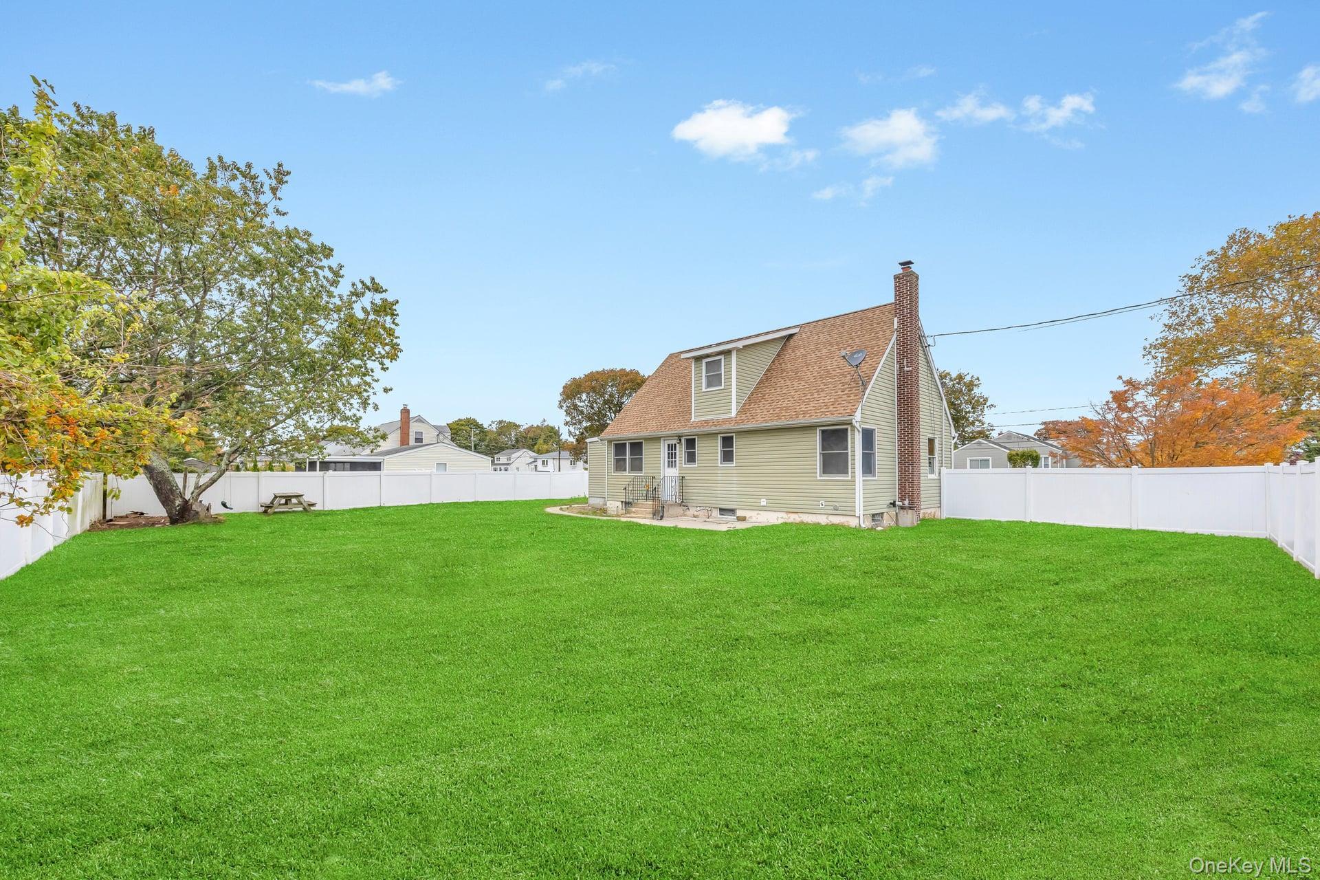 Single Family Parkside  Suffolk County, NY 11726, MLS-931028-25