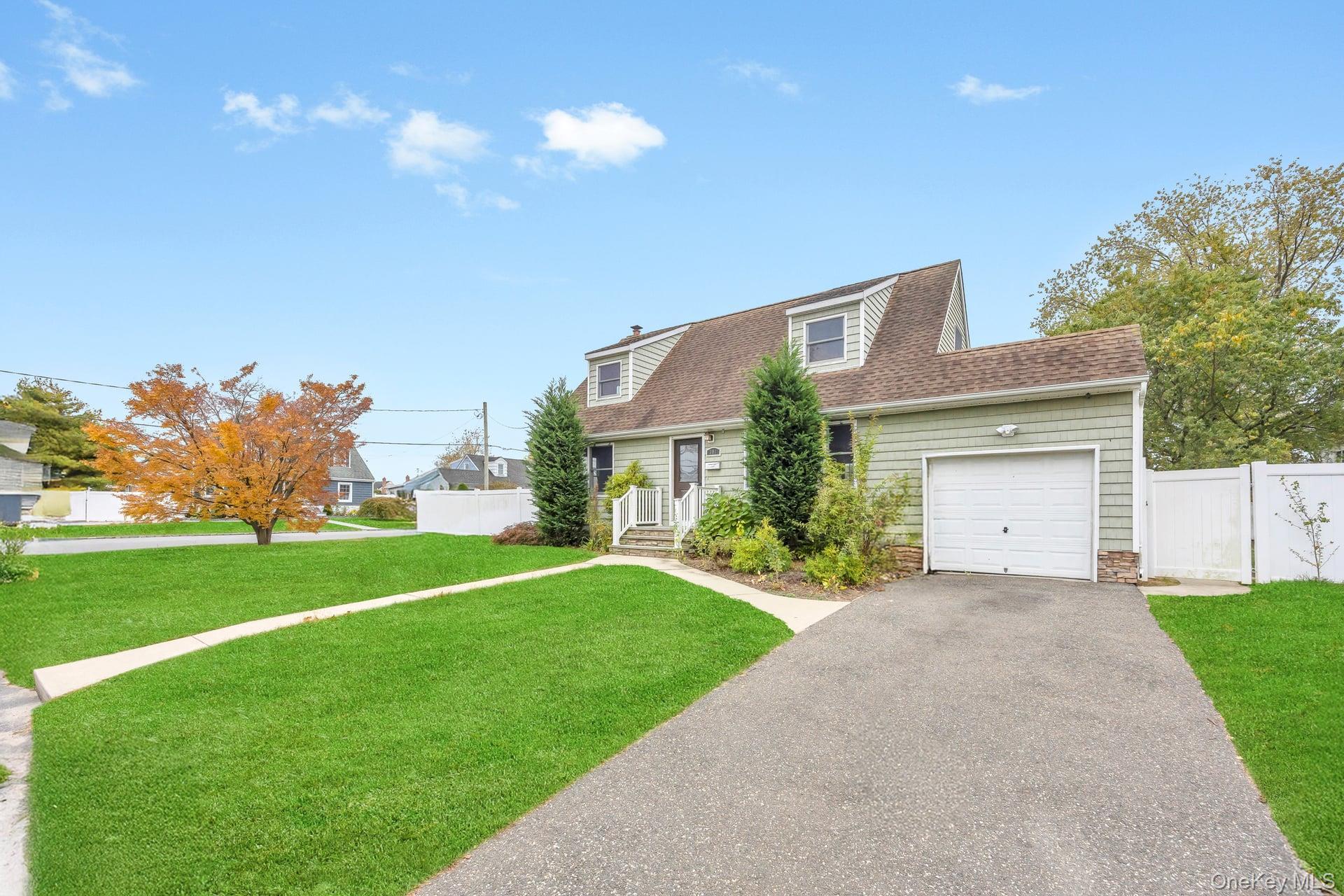 Single Family Parkside  Suffolk County, NY 11726, MLS-931028-3