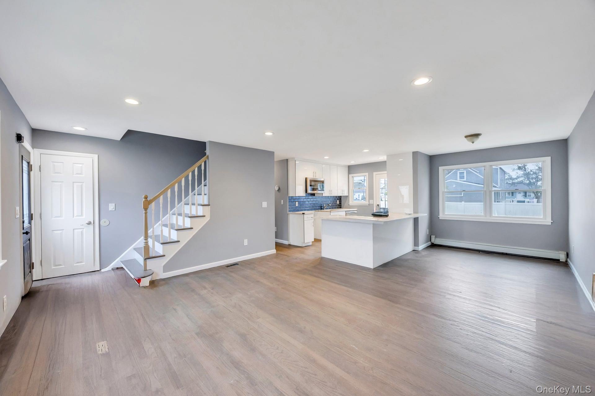 Single Family Parkside  Suffolk County, NY 11726, MLS-931028-4