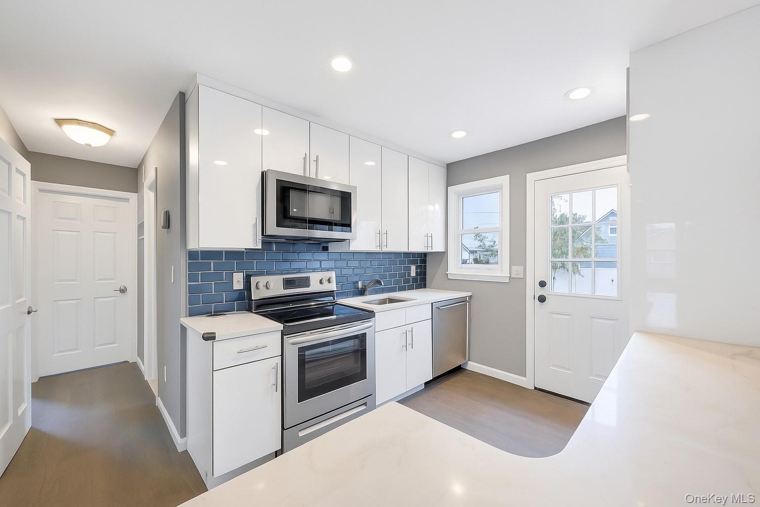 Single Family Parkside  Suffolk County, NY 11726, MLS-931028-7