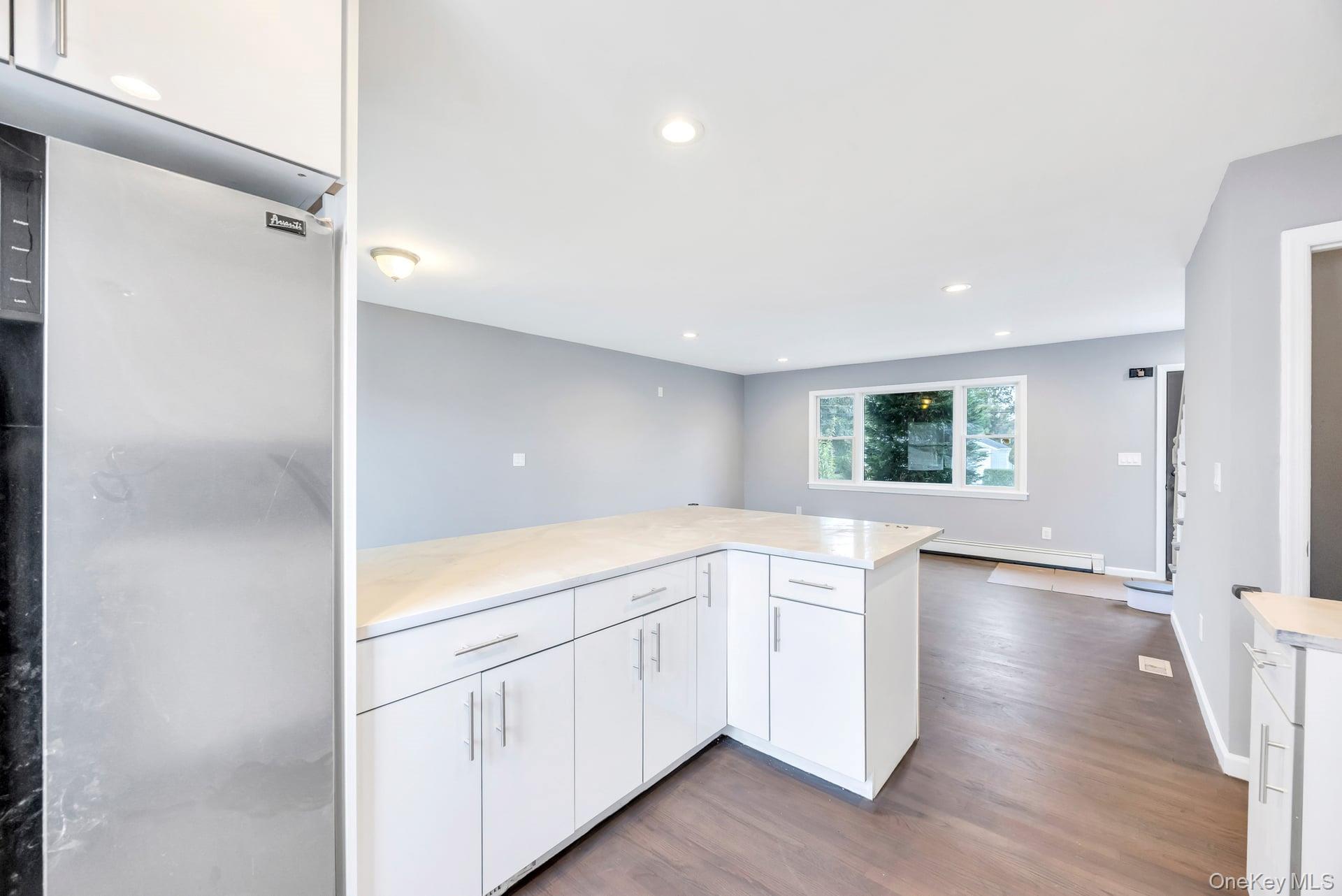 Single Family Parkside  Suffolk County, NY 11726, MLS-931028-8