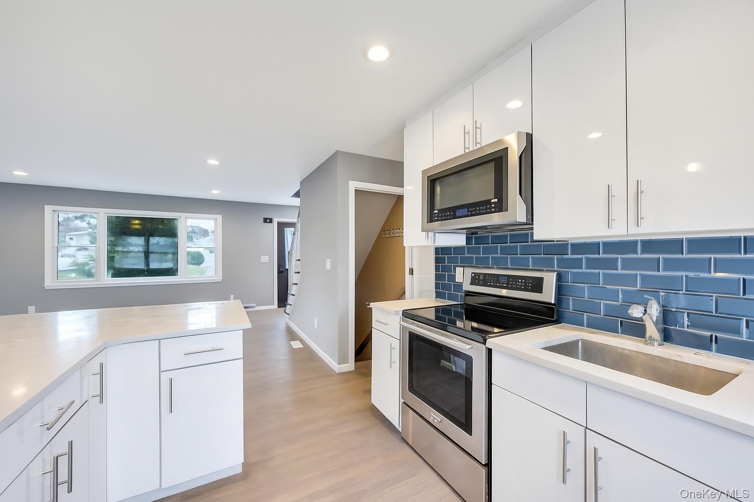 Single Family Parkside  Suffolk County, NY 11726, MLS-931028-9