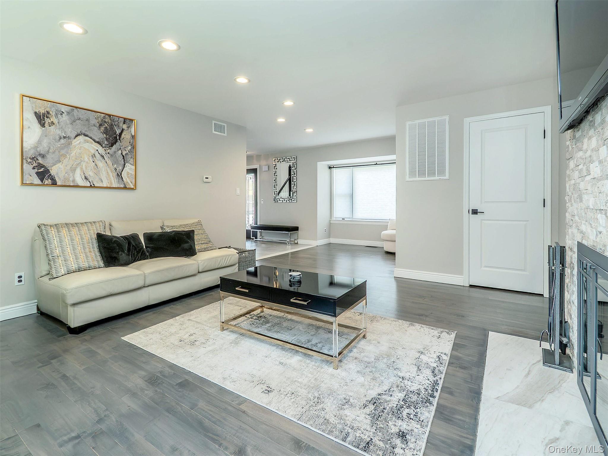 Single Family Maple  Nassau County, NY 11547, MLS-931076-10