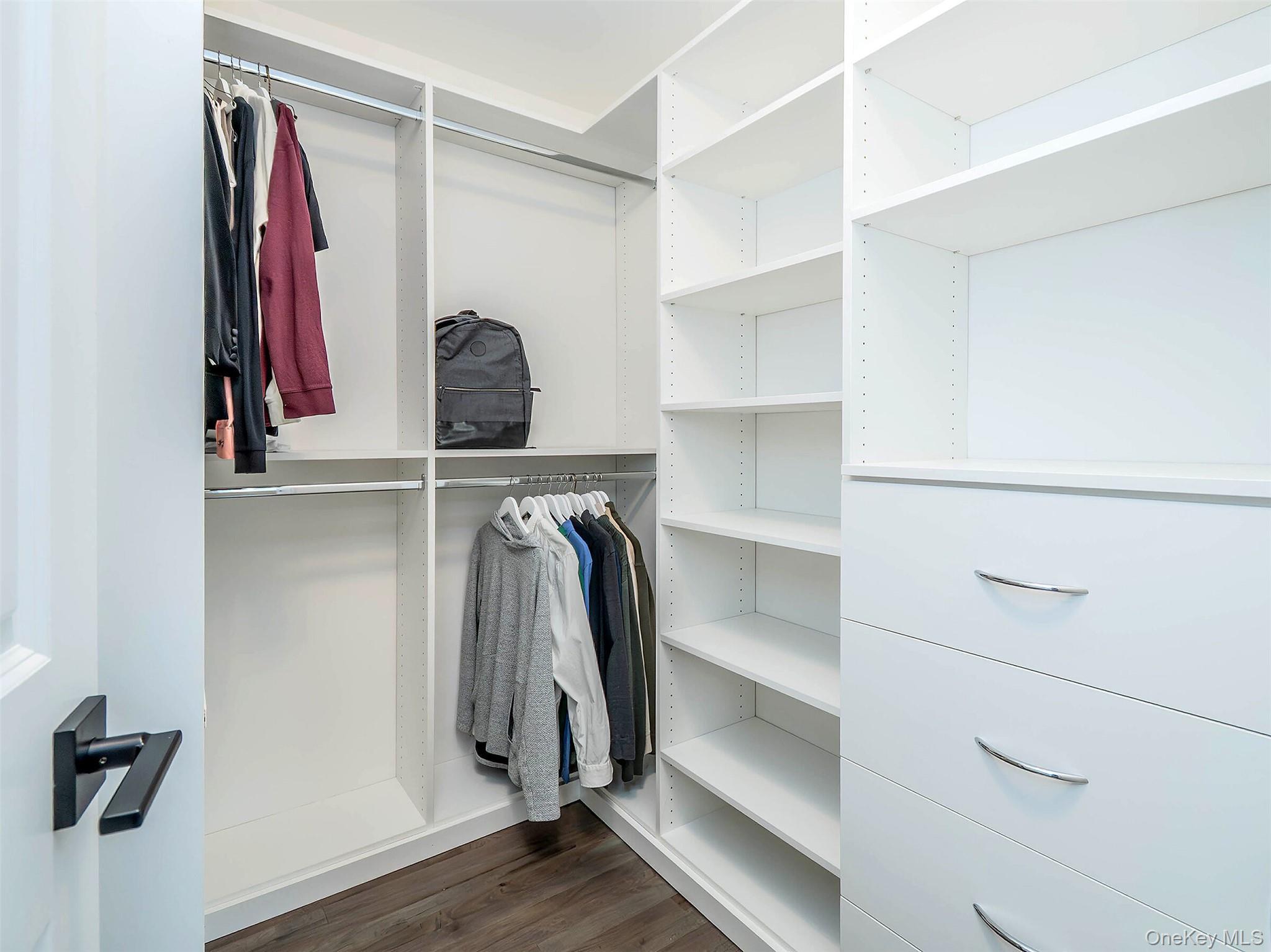 Single Family Maple  Nassau County, NY 11547, MLS-931076-32