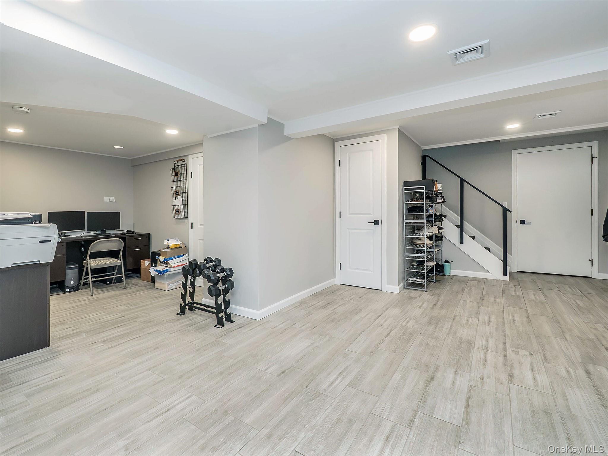 Single Family Maple  Nassau County, NY 11547, MLS-931076-34