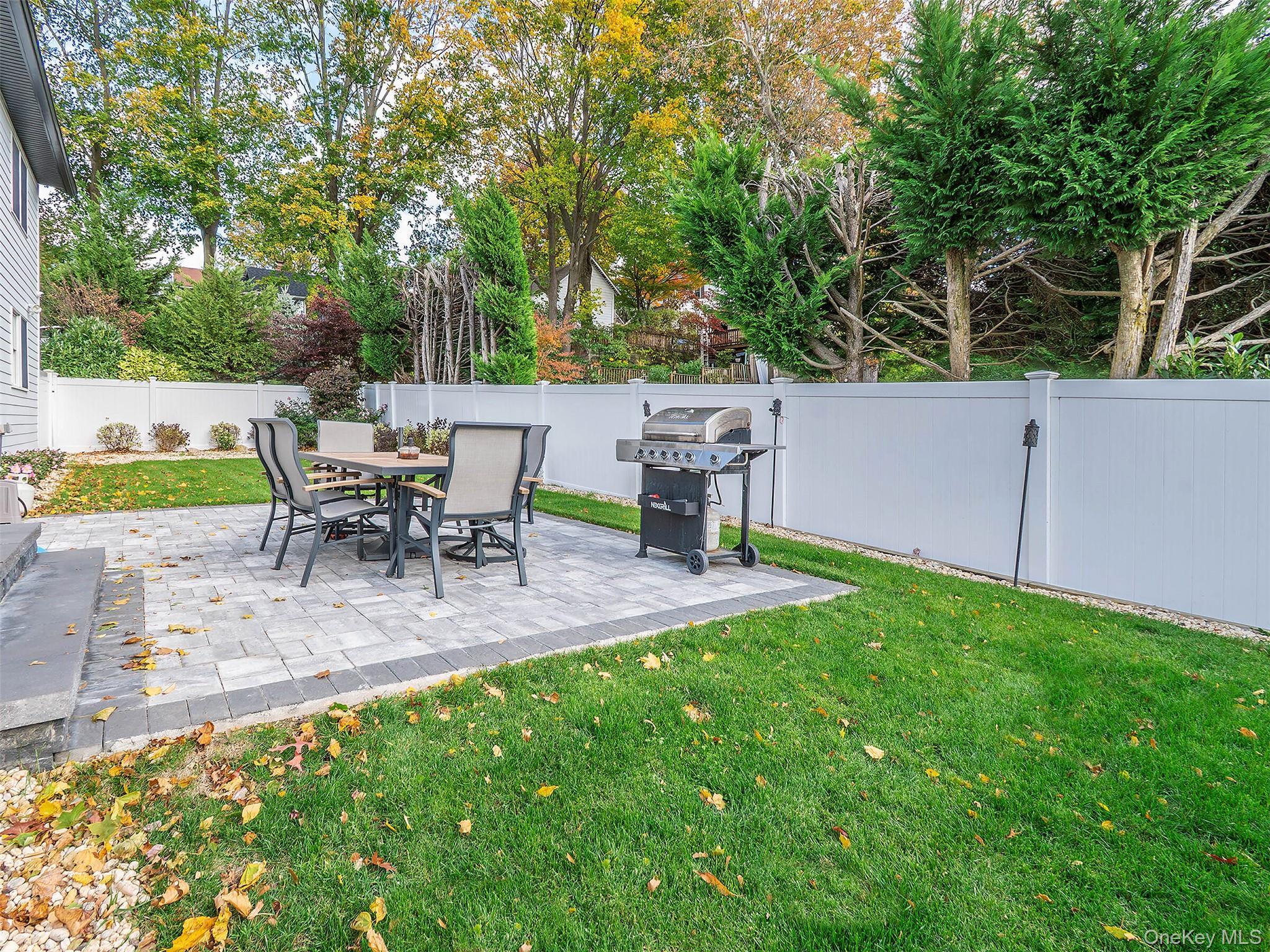 Single Family Maple  Nassau County, NY 11547, MLS-931076-38