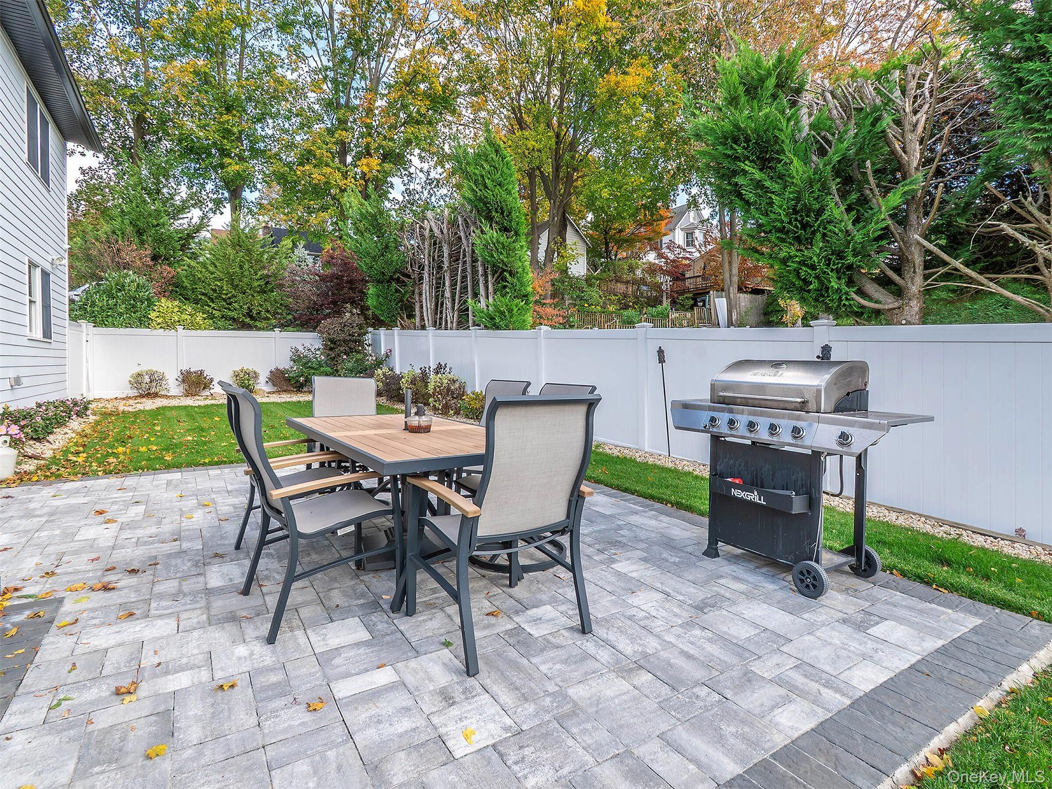 Single Family Maple  Nassau County, NY 11547, MLS-931076-39