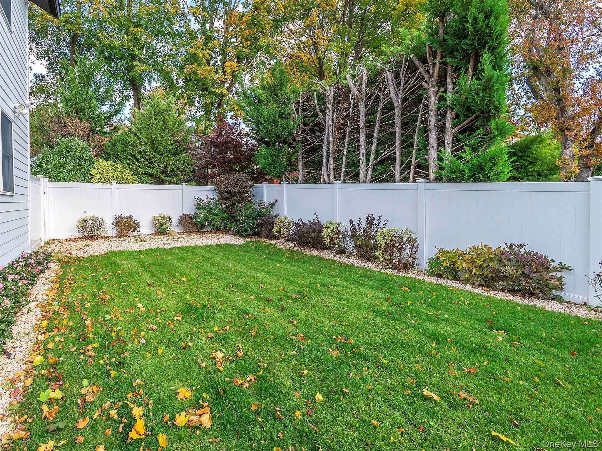 Single Family Maple  Nassau County, NY 11547, MLS-931076-40