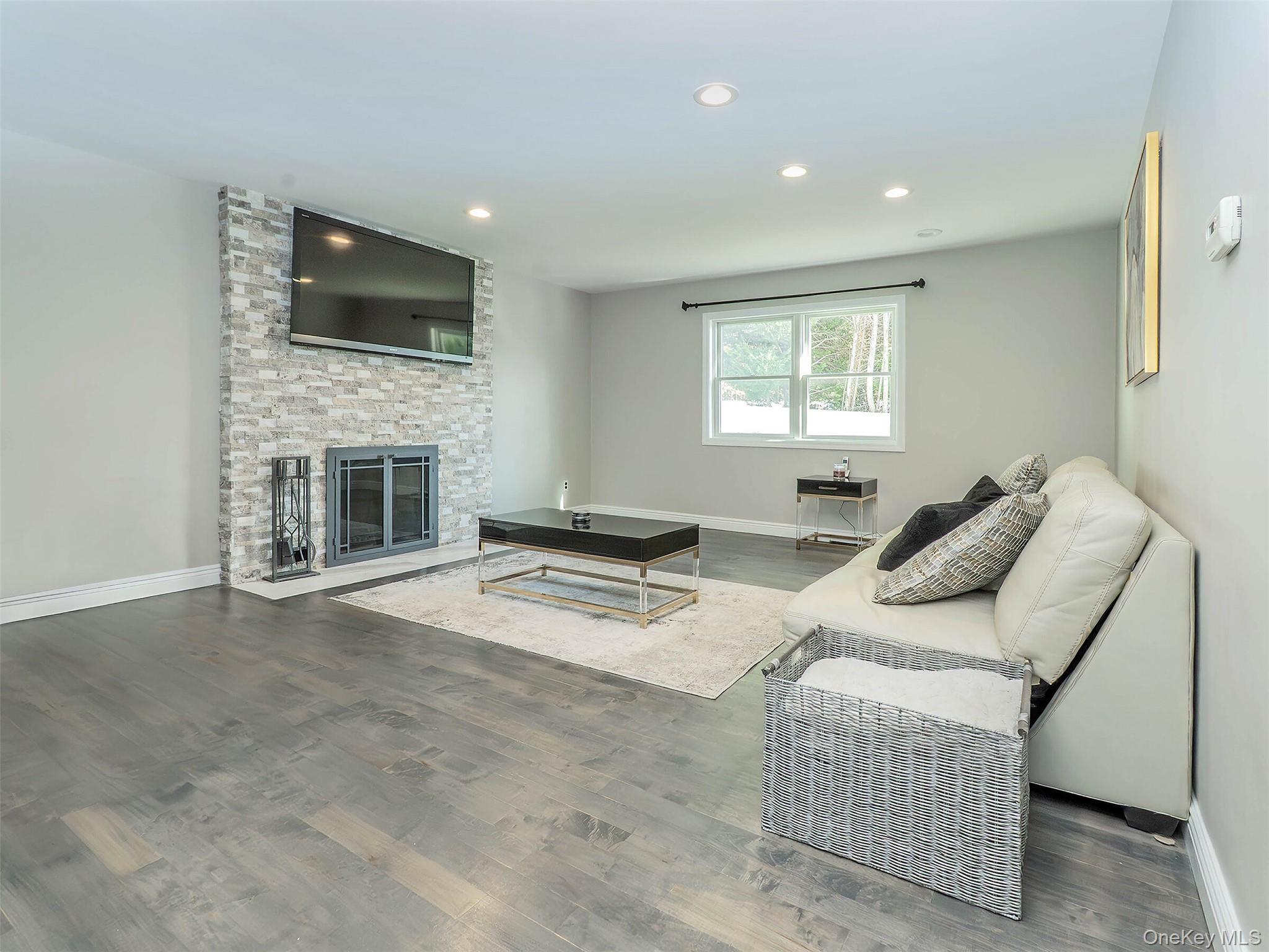 Single Family Maple  Nassau County, NY 11547, MLS-931076-8