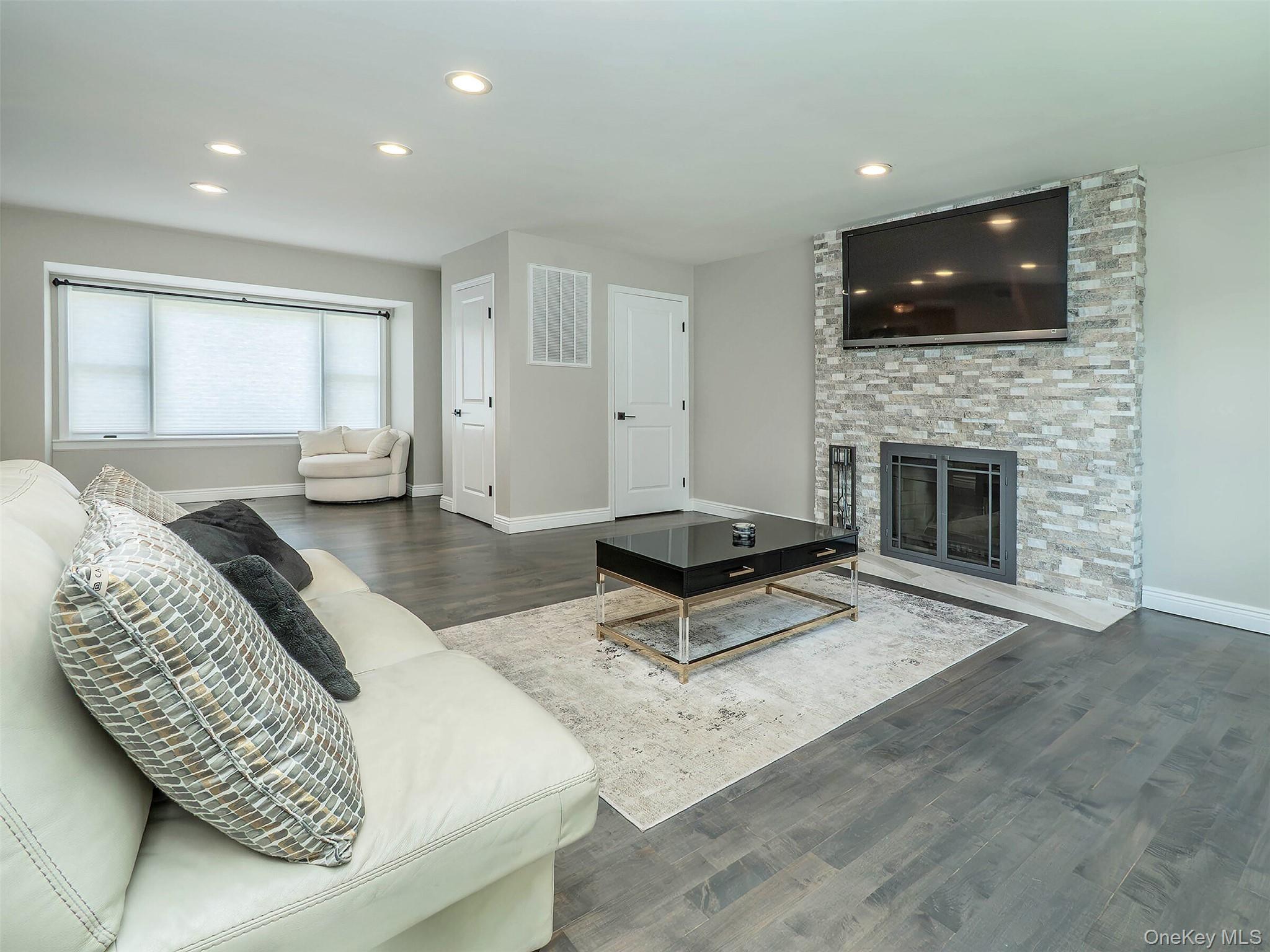 Single Family Maple  Nassau County, NY 11547, MLS-931076-9