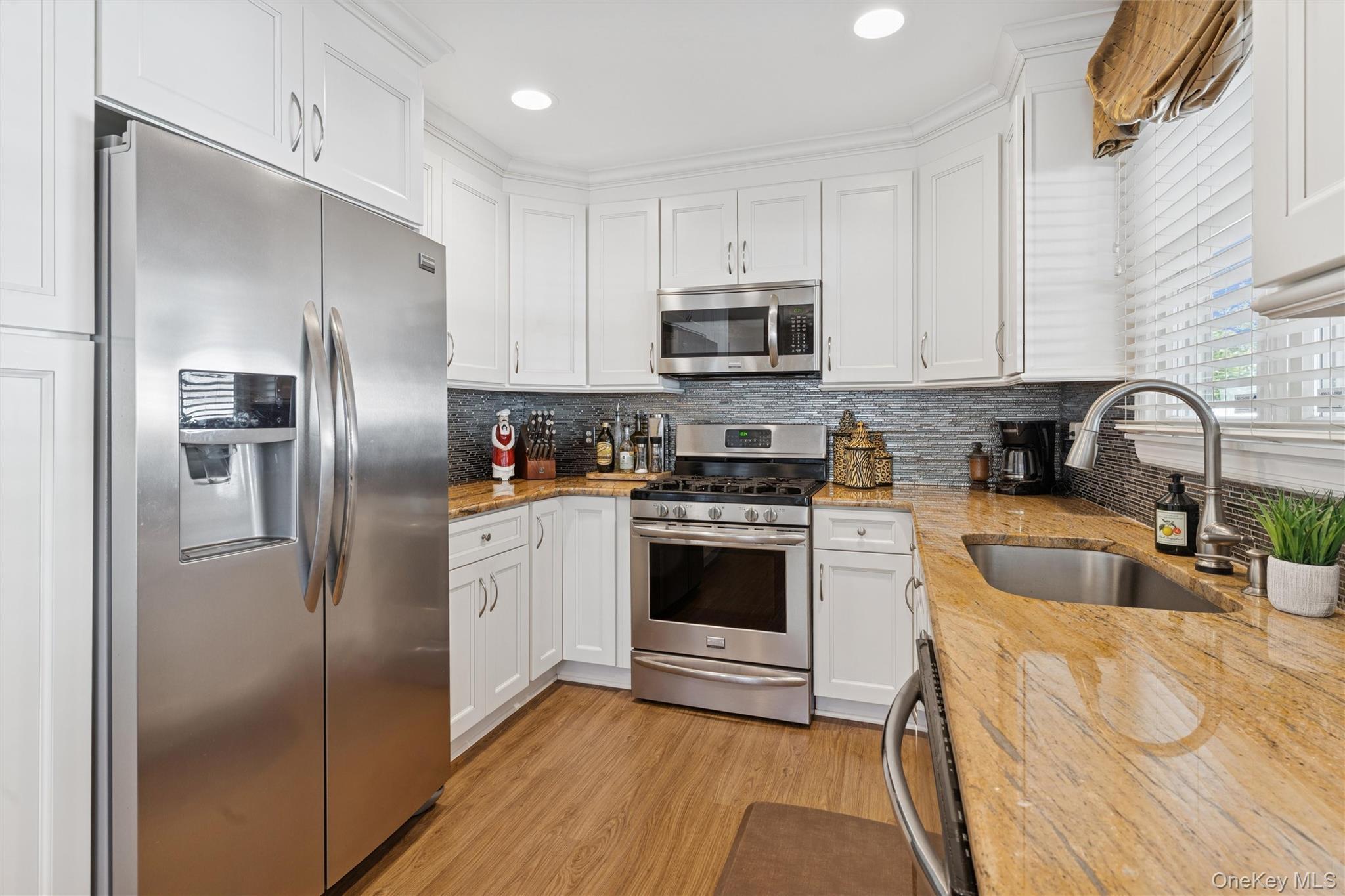 Single Family Grand Central  Suffolk County, NY 11701, MLS-931192-10