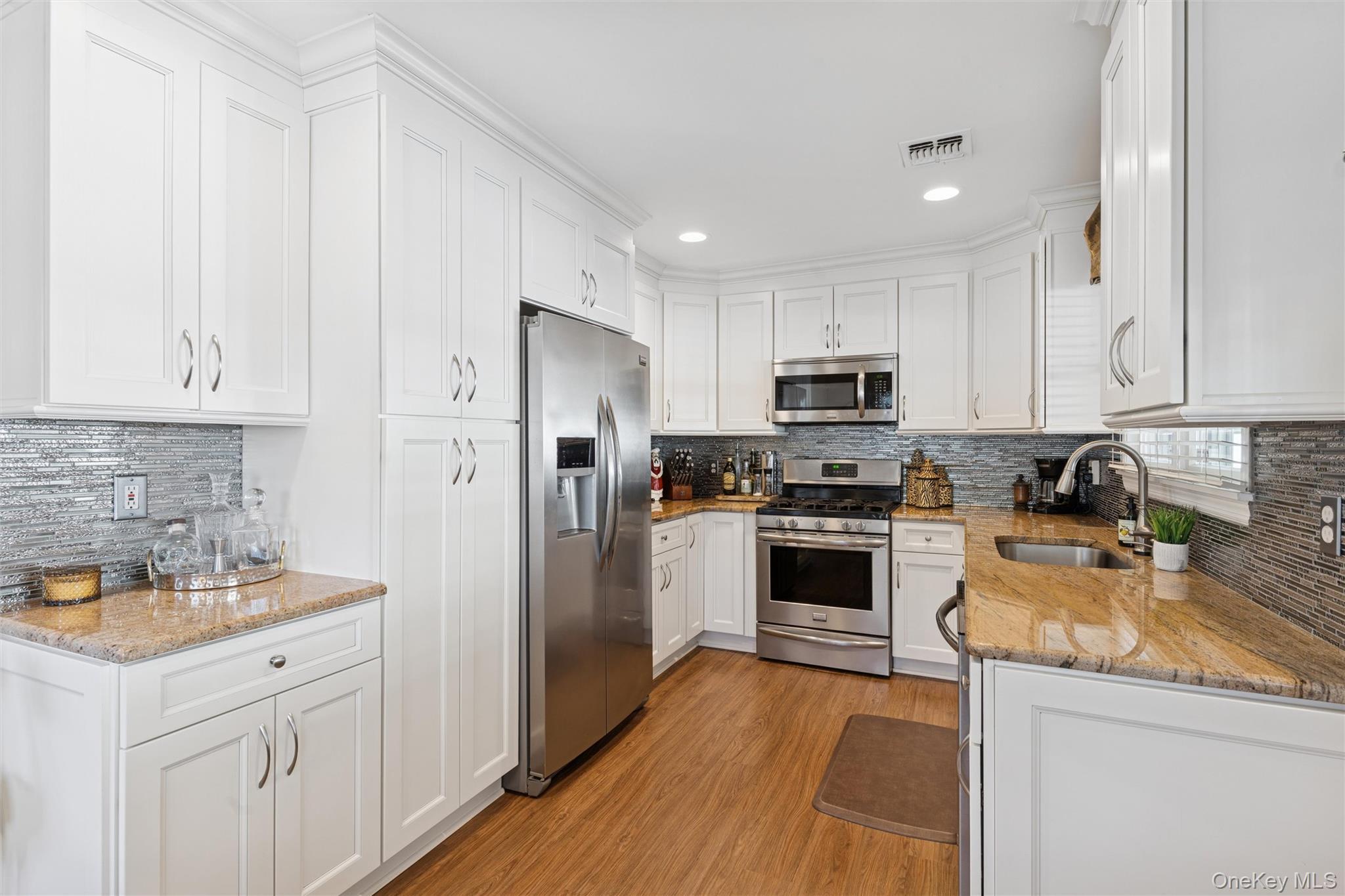 Single Family Grand Central  Suffolk County, NY 11701, MLS-931192-11