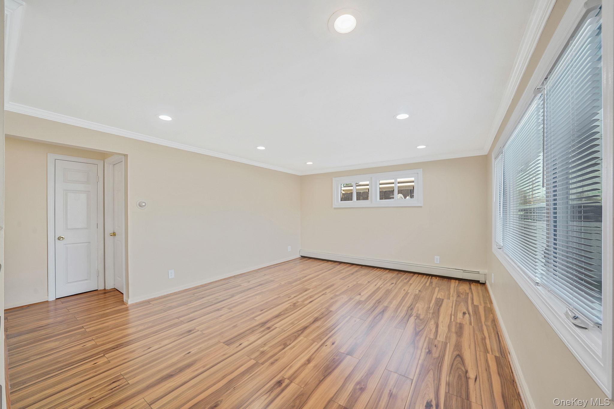 Single Family Denton Nassau County, NY 11575, MLS-931200-4