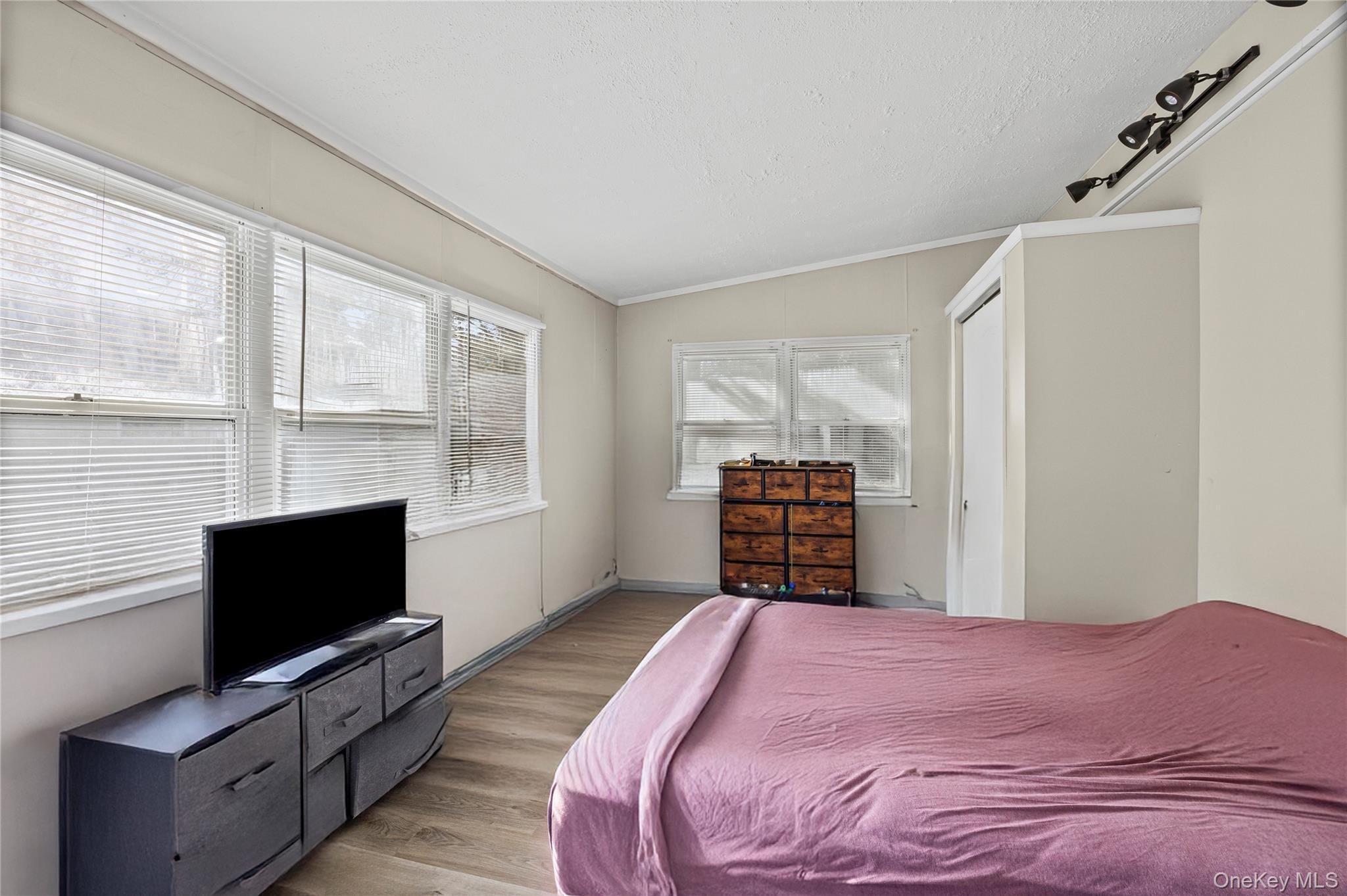 Single Family Buttercup Dr  Suffolk County, NY 11716, MLS-931250-21