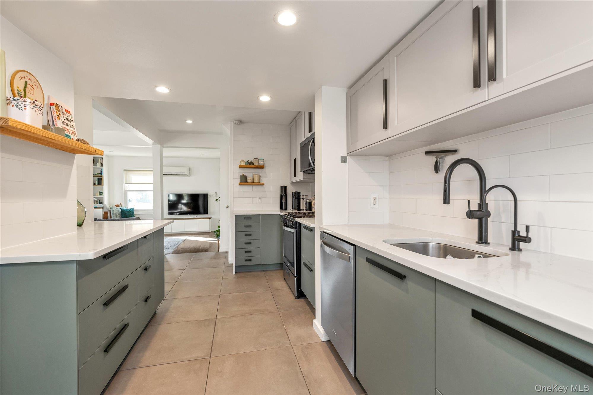 Single Family Gotham  Nassau County, NY 11581, MLS-931309-6