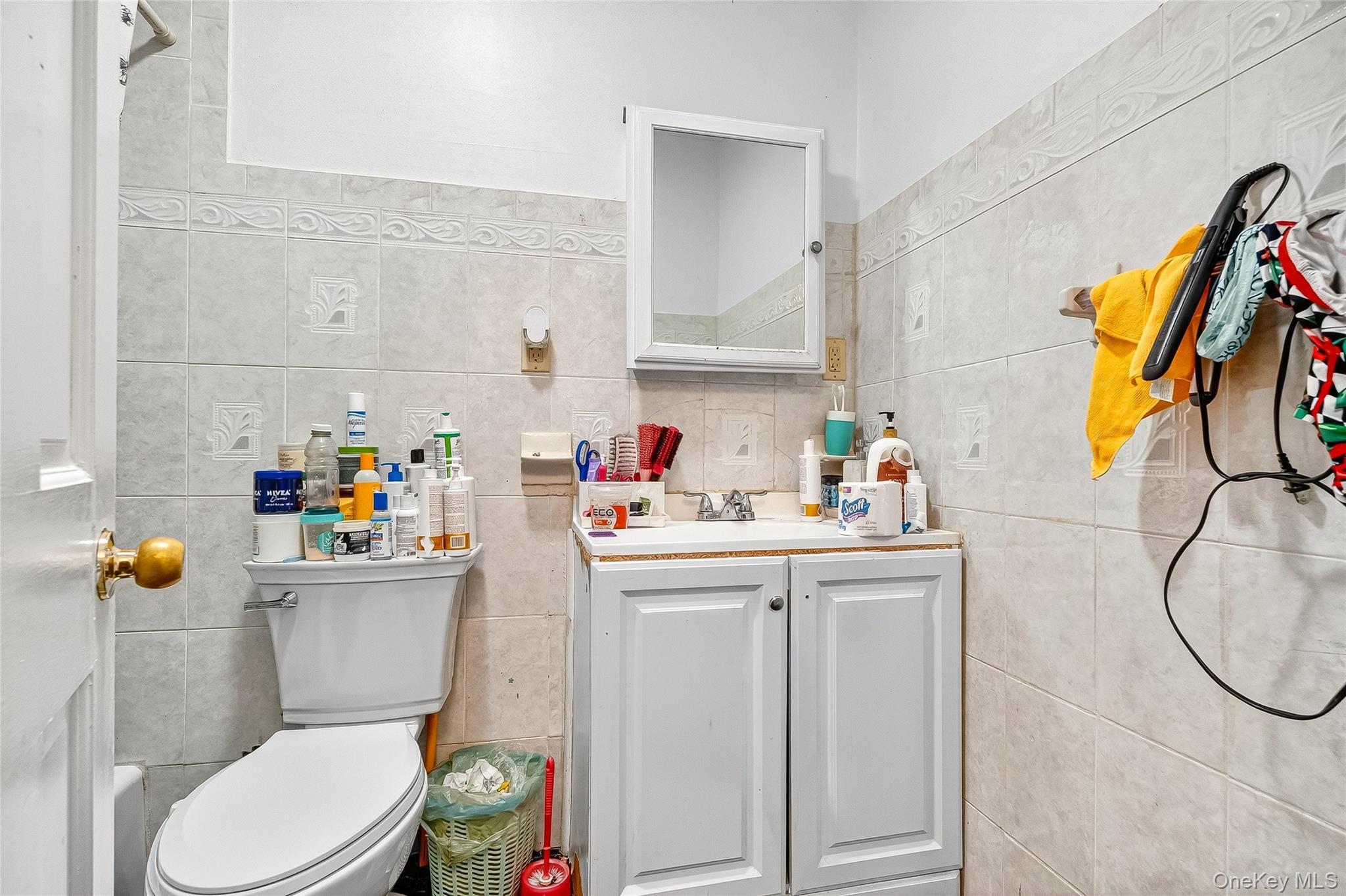 Single Family Evergreen  Bronx, NY 10472, MLS-931348-23