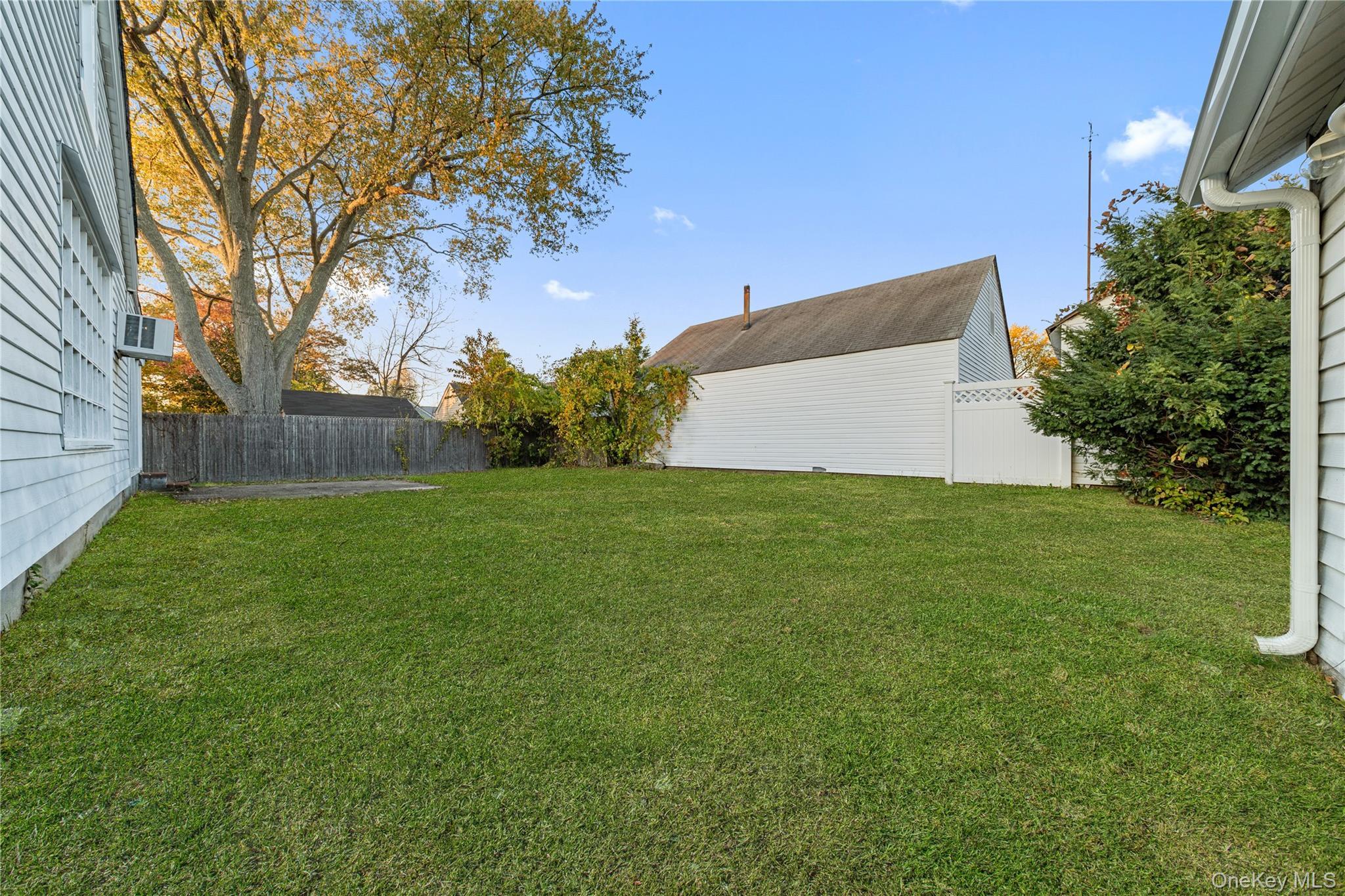 Single Family 3rd  Suffolk County, NY 11757, MLS-931377-21