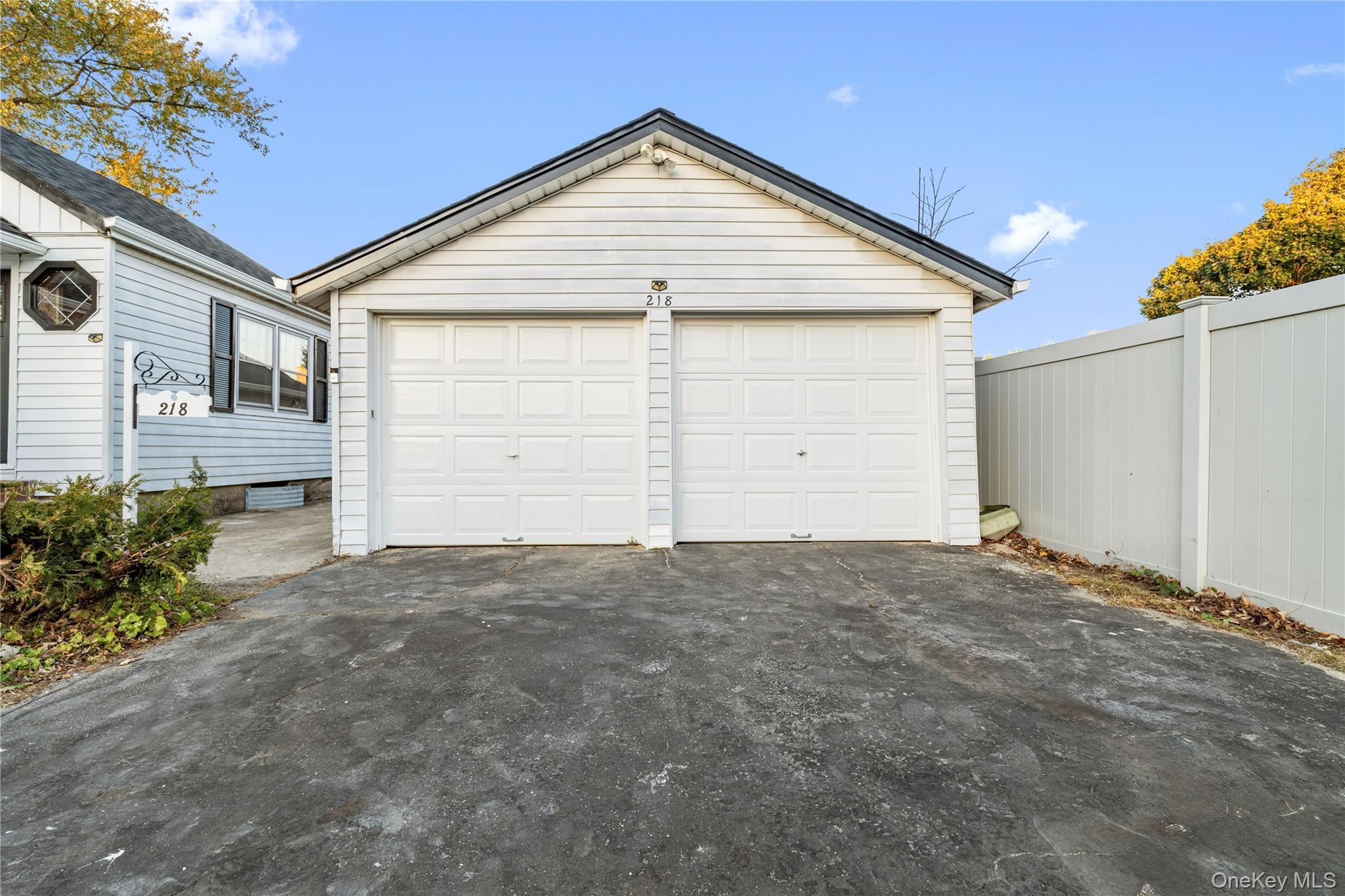 Single Family 3rd  Suffolk County, NY 11757, MLS-931377-4