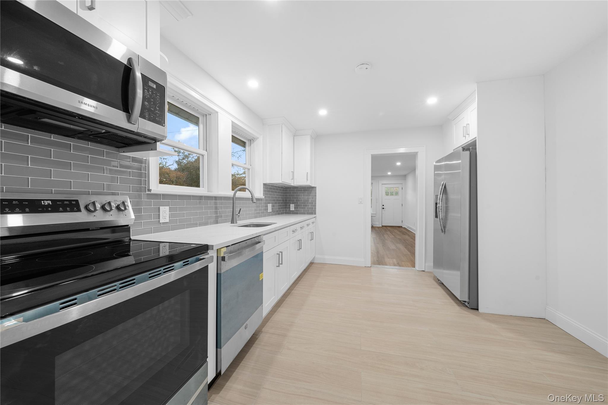 Single Family 3rd  Suffolk County, NY 11757, MLS-931377-8