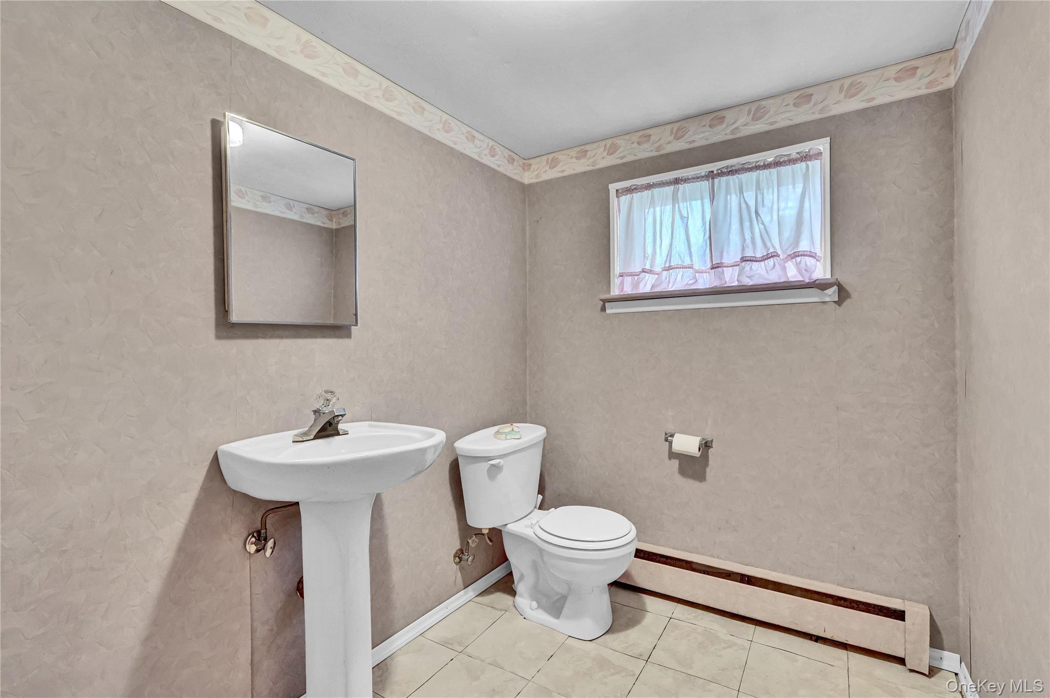 Single Family Blue Point Suffolk County, NY 11782, MLS-931386-21