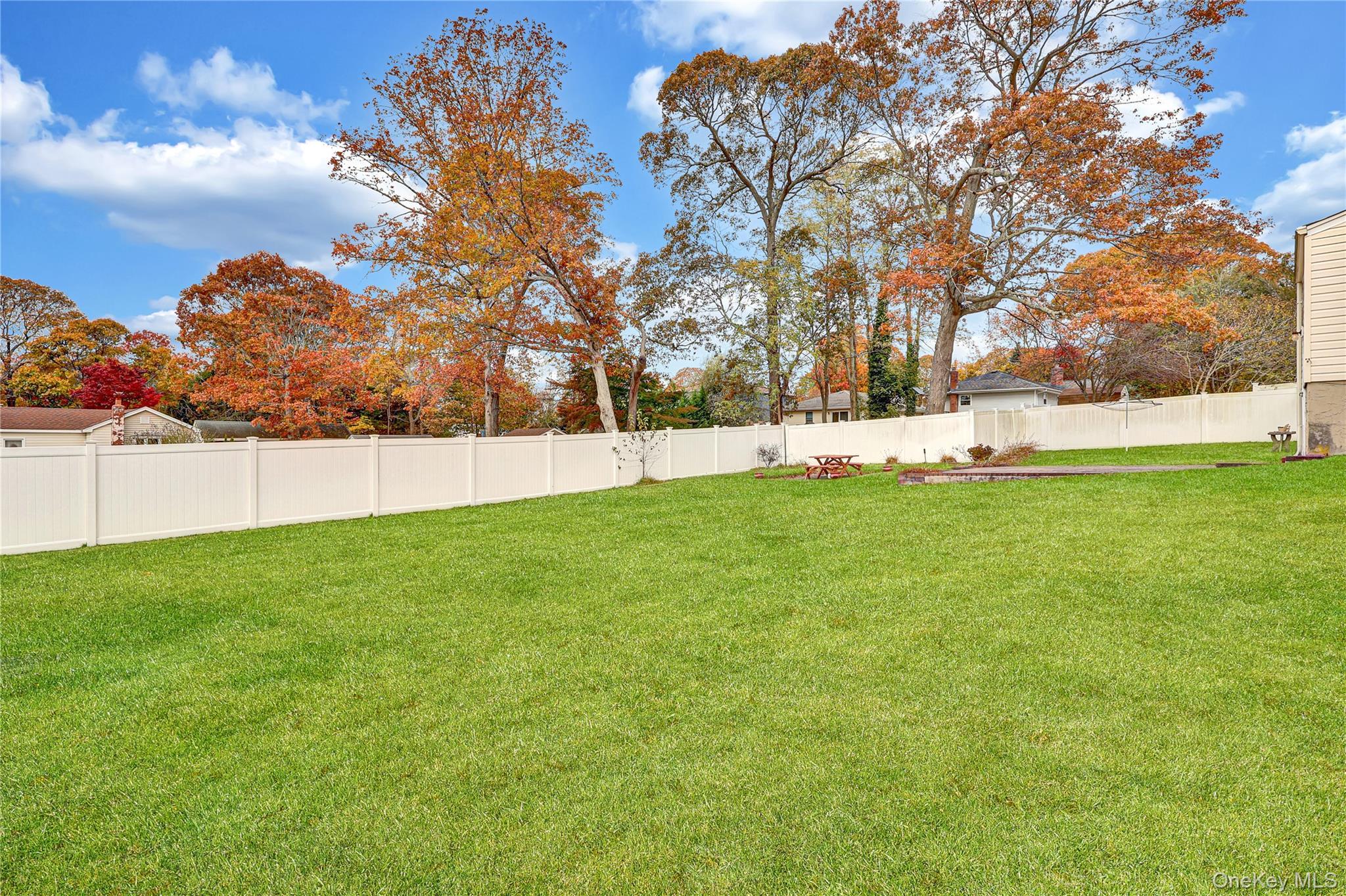 Single Family Blue Point Suffolk County, NY 11782, MLS-931386-25