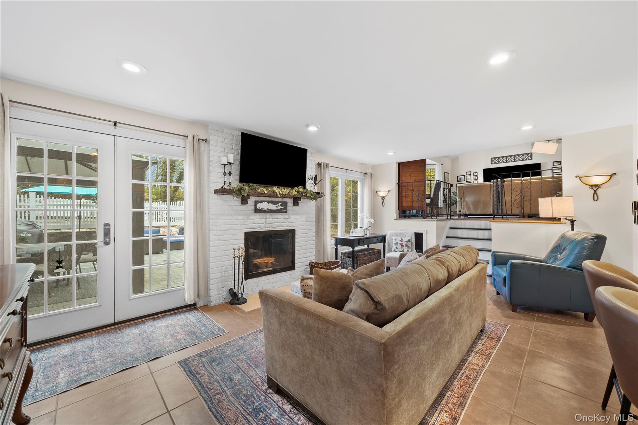 Single Family Hoffman Suffolk County, NY 11788, MLS-931406-14